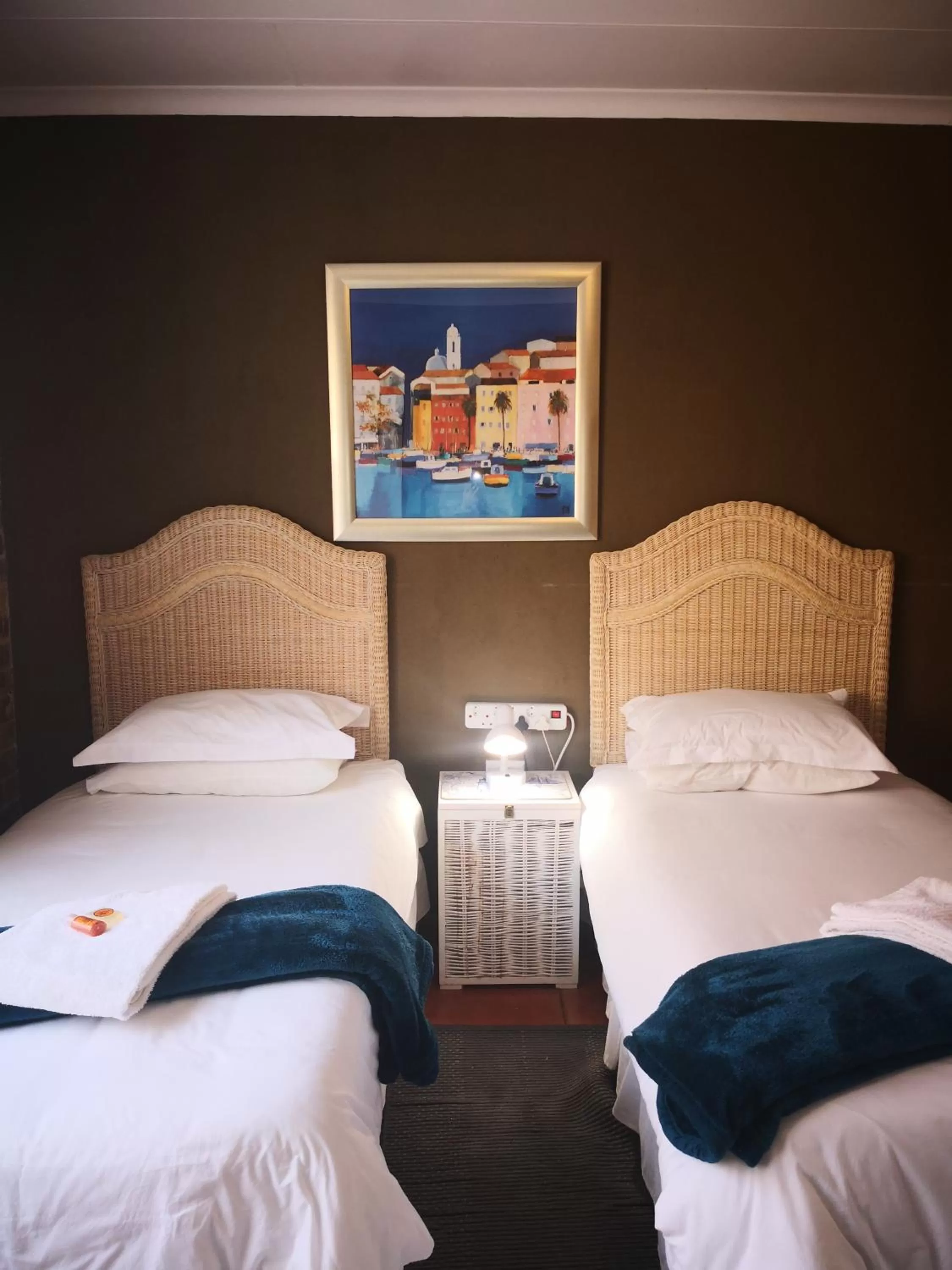 Twin Room - single occupancy - Sailors Room  in 3 Brothers B&B