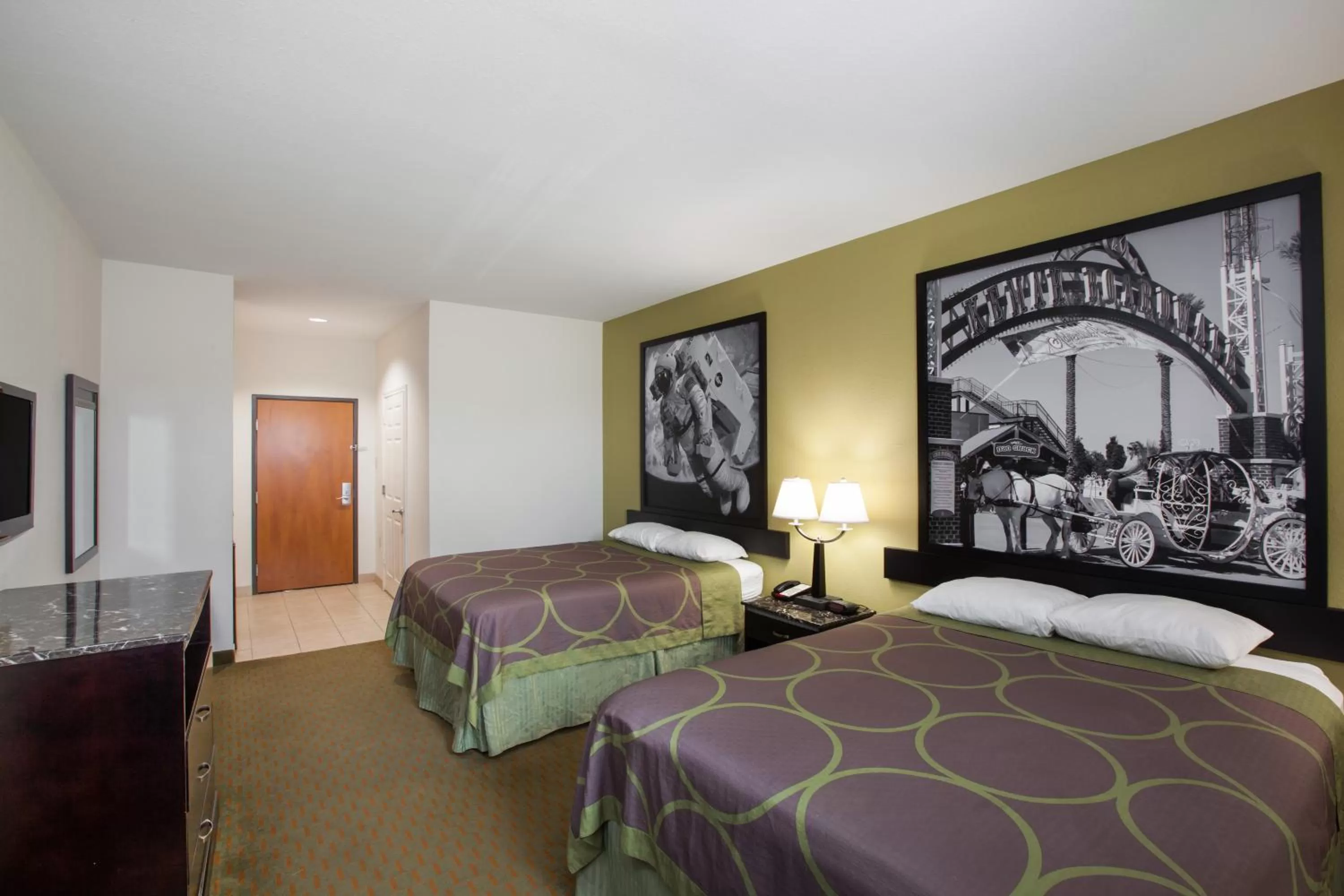 Queen Room with Two Queen Beds in Scottish Inns and Suites - La Porte