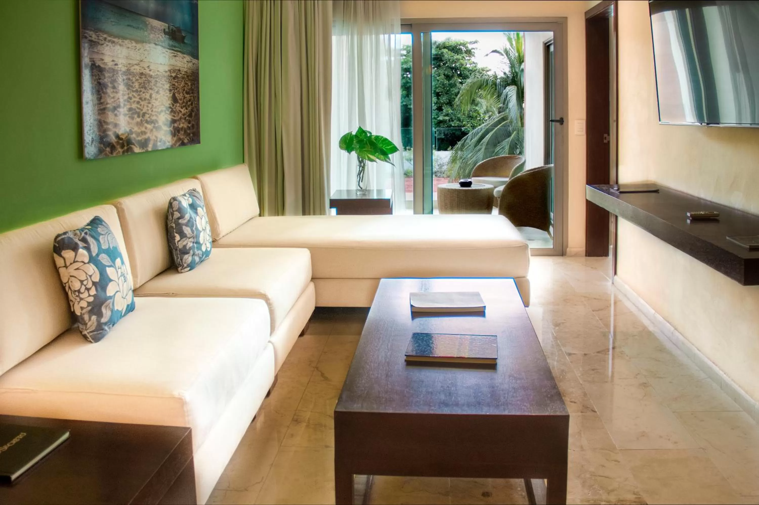 Palm One-Bedroom Suite in Hotel The Palm