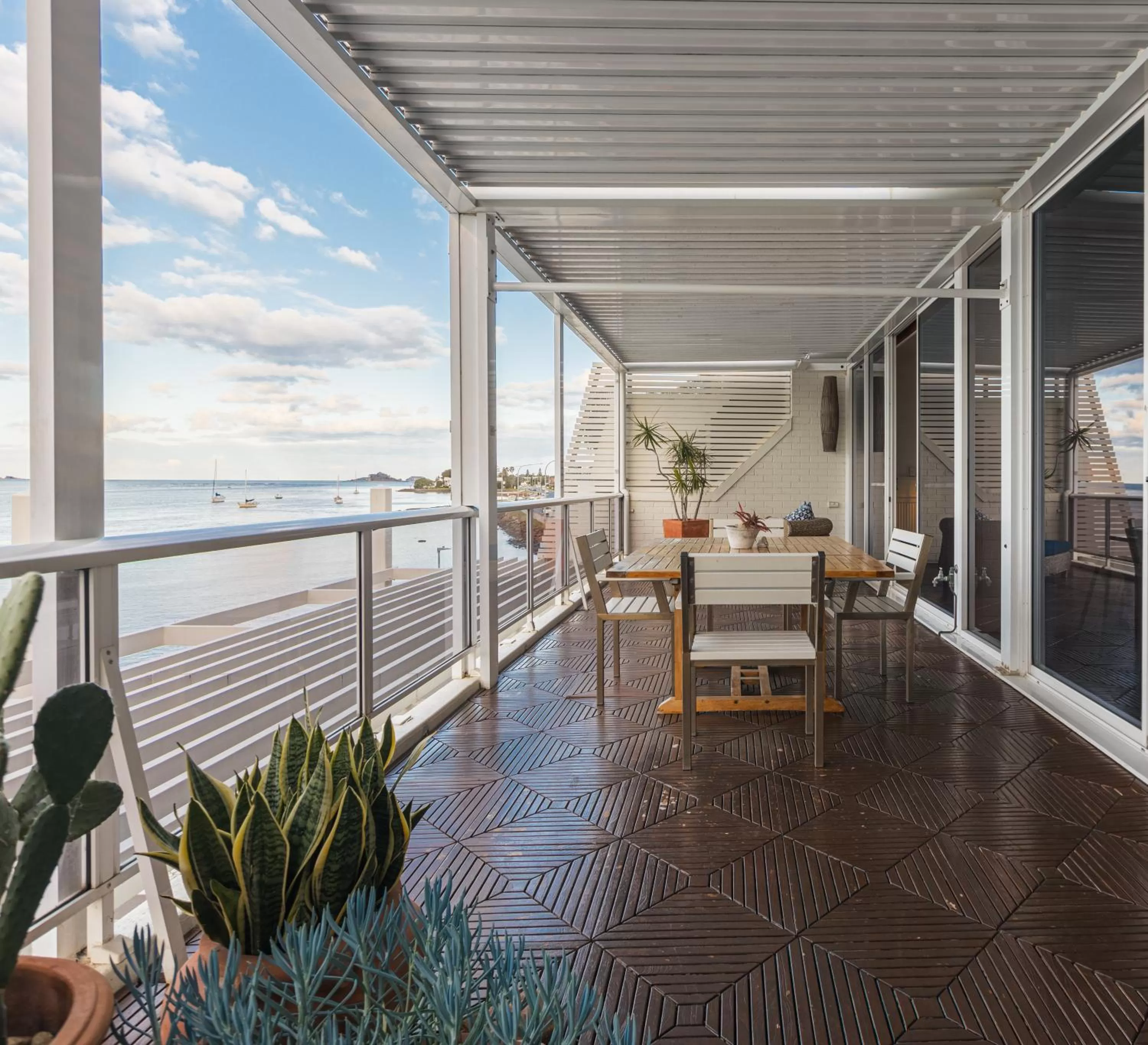 Luxury Two-Bedroom Apartment with Ocean View - Penthouse in Bay Breeze Boutique Accommodation