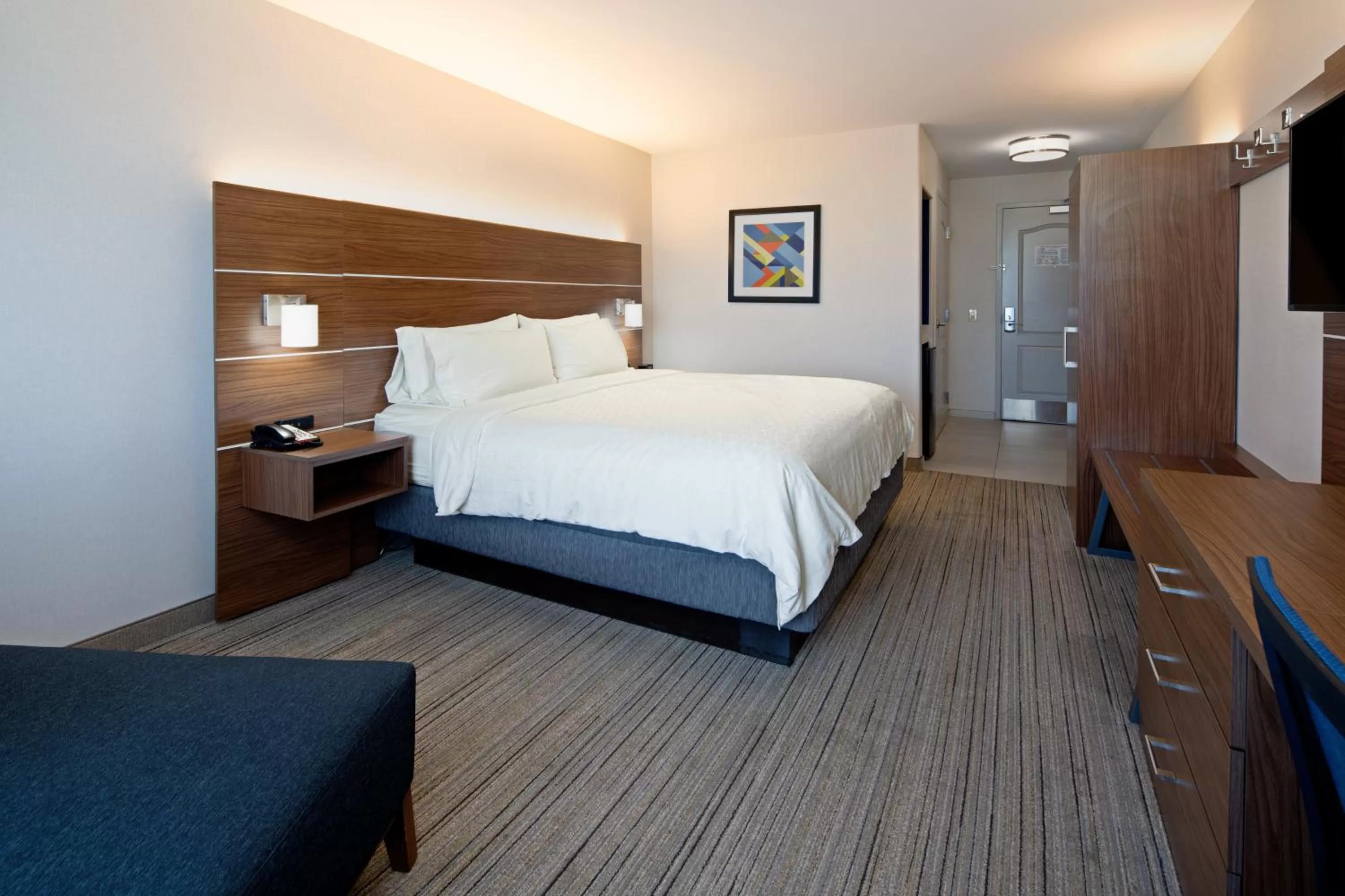 Standard King Room with Mobility Accessible Tub in Holiday Inn Express Fresno South by IHG