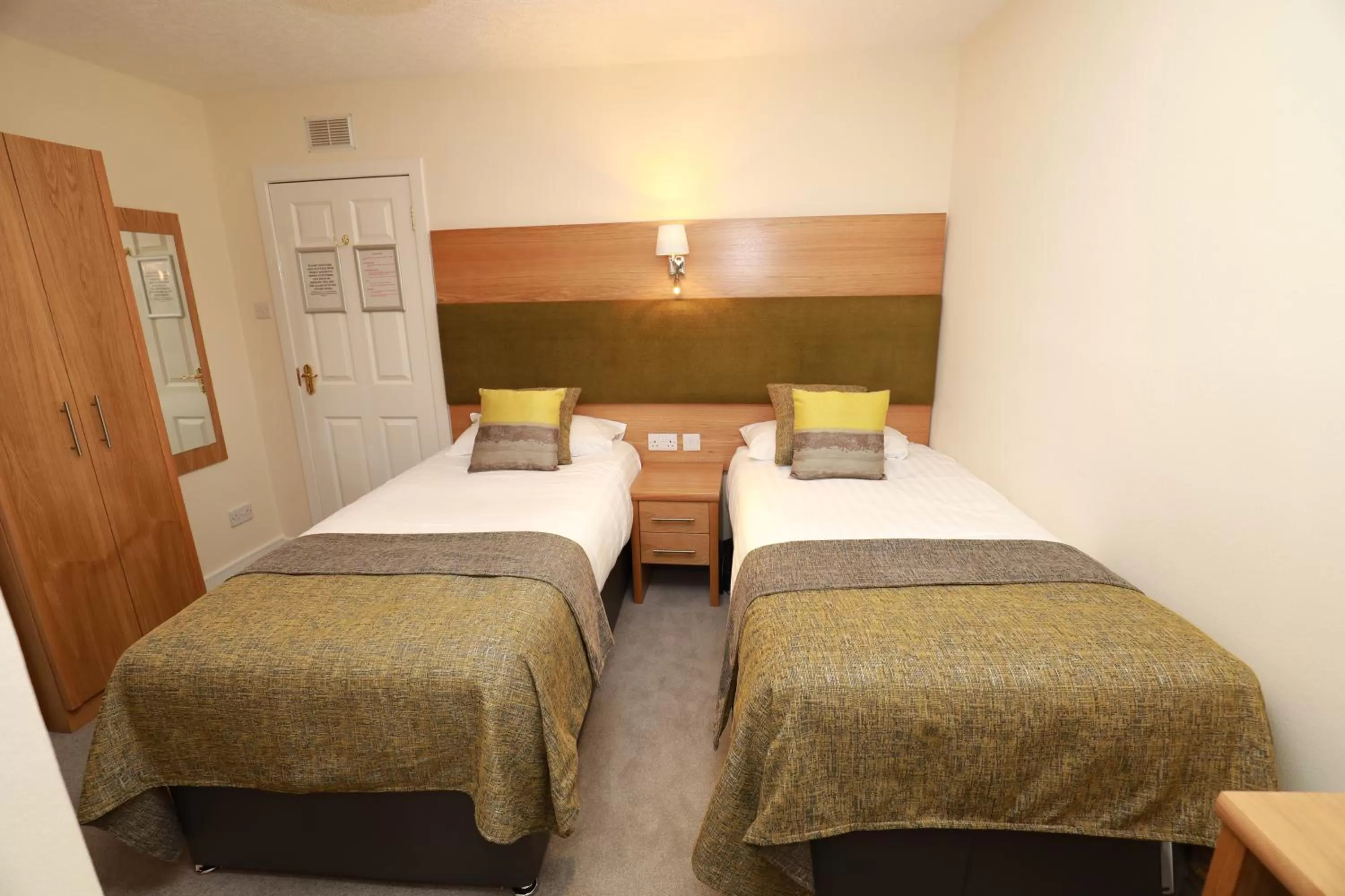 Standard Twin Room in The Famous Star Hotel Moffat