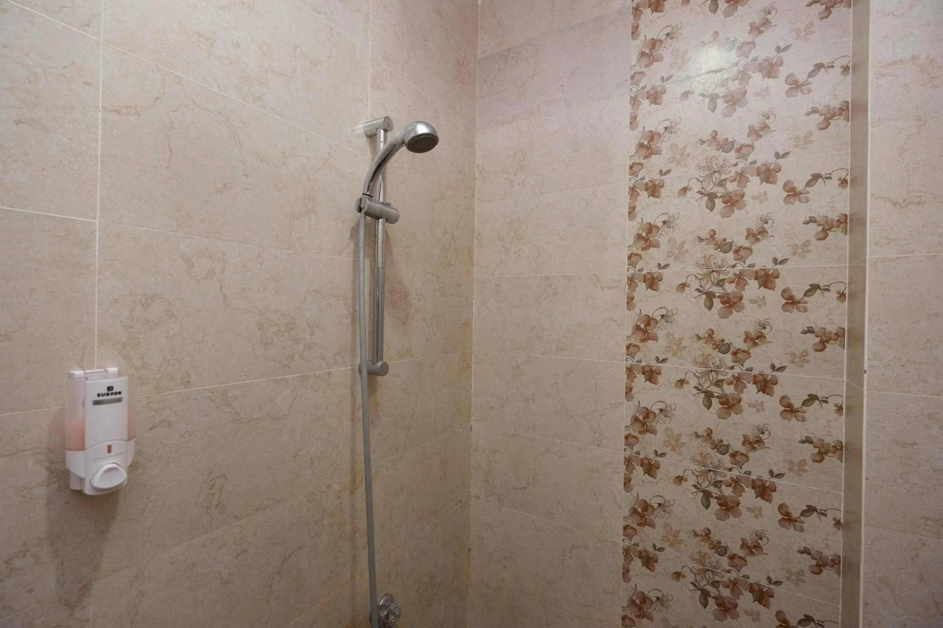 Standard Twin Room in RedDoorz near Plaza Simpang Lima