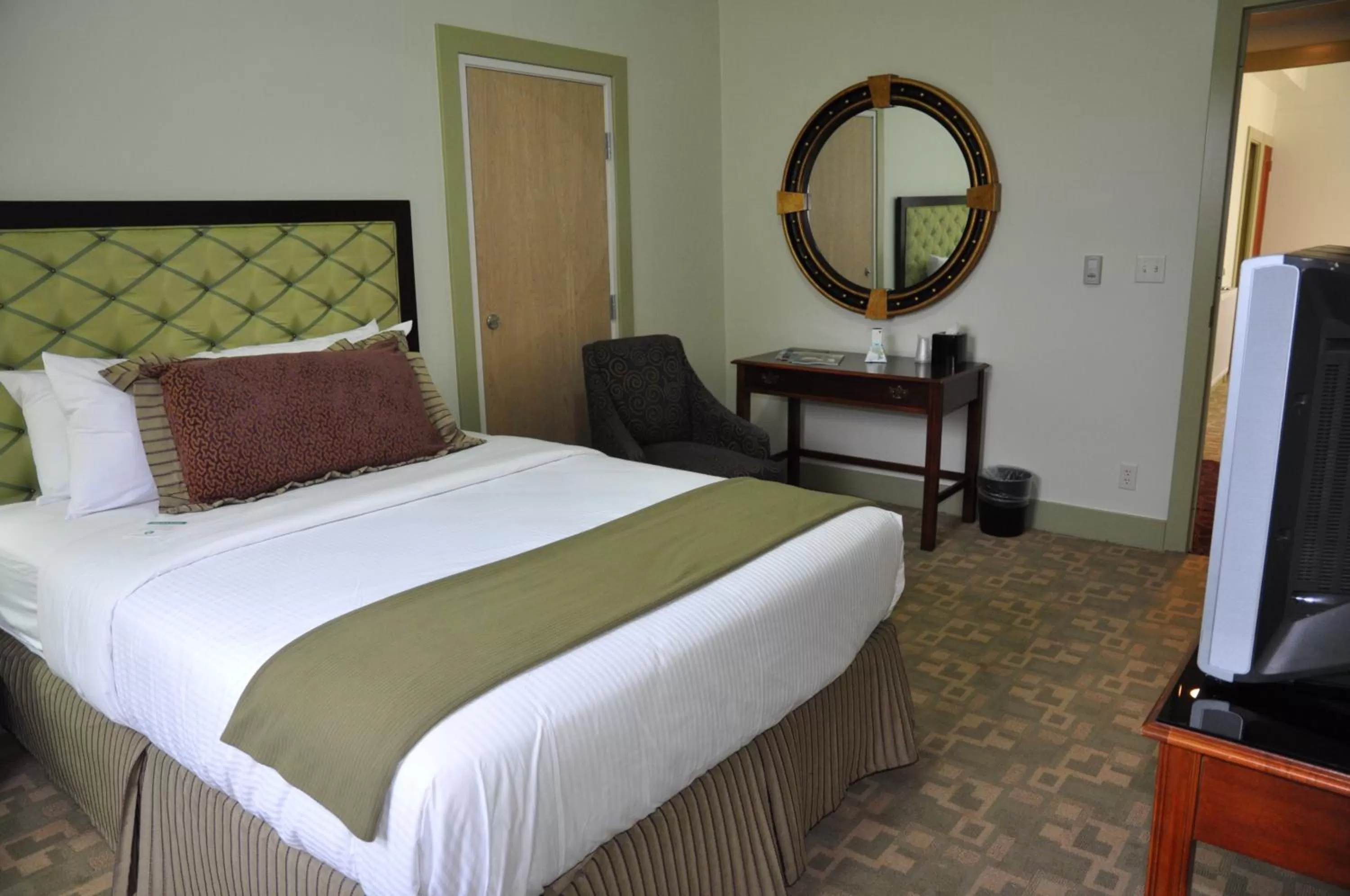 Bed in The Murray Hotel