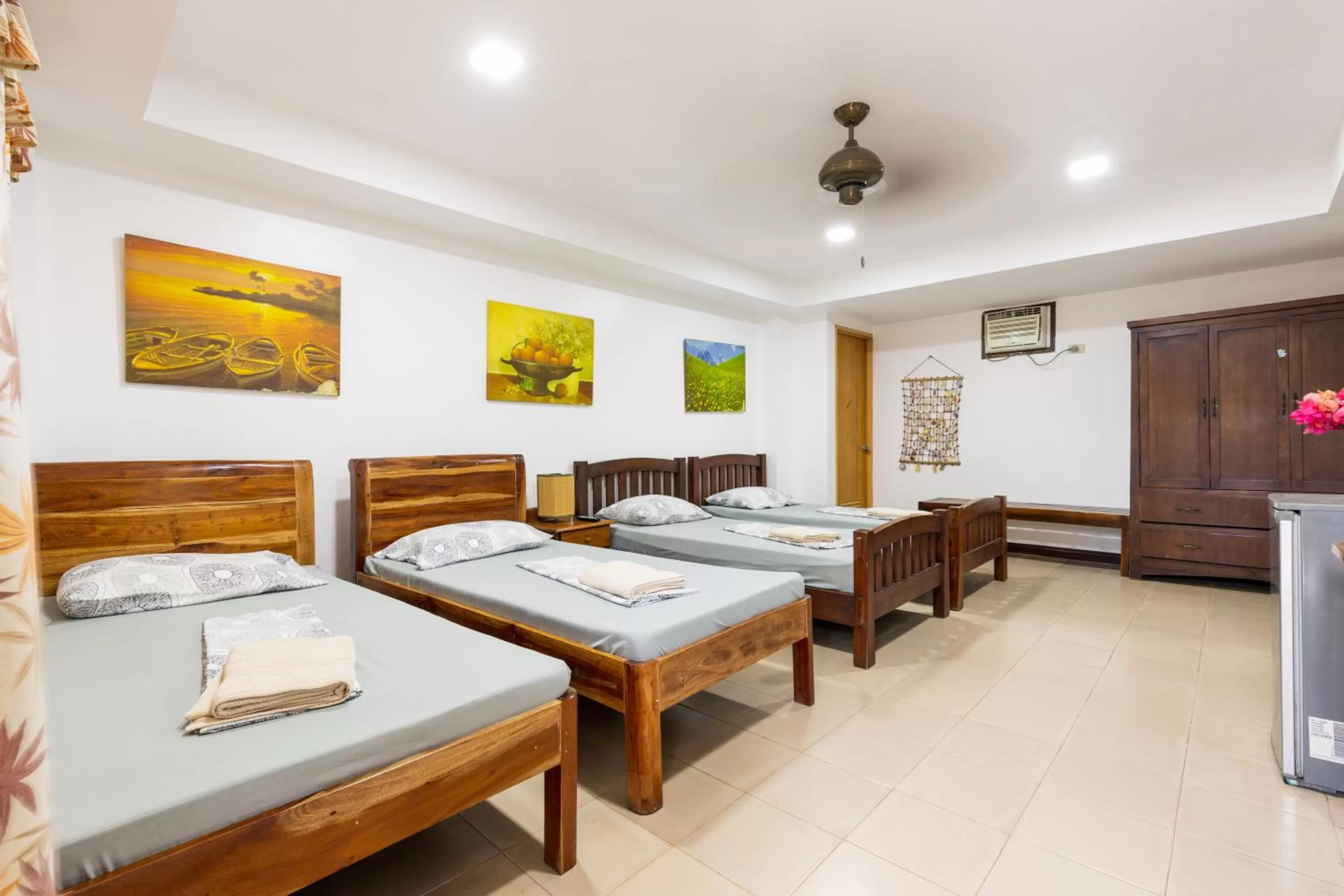 Sole E Mare Family Room in Marina Village