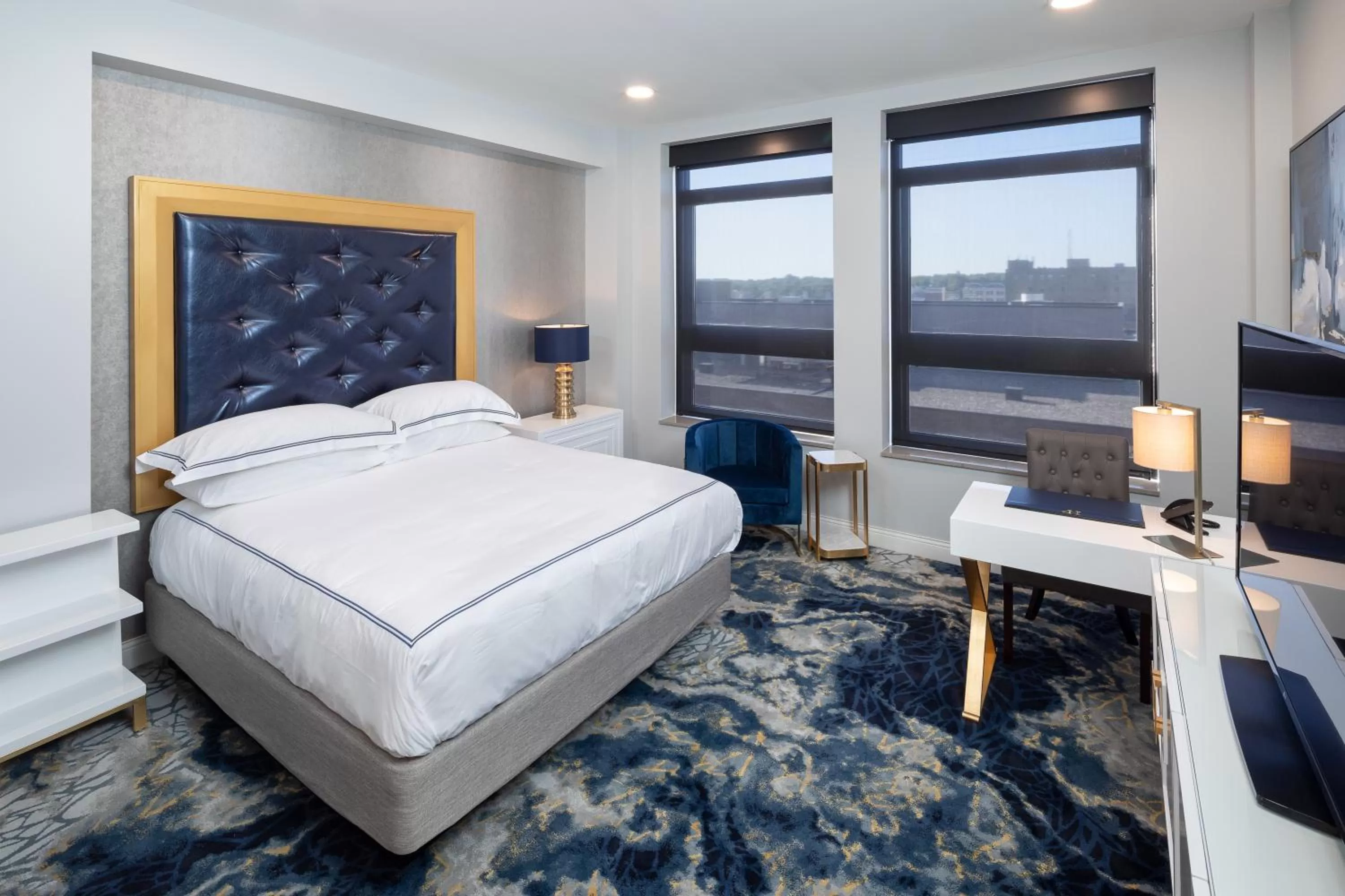 Standard King Room in Hotel On Phillips