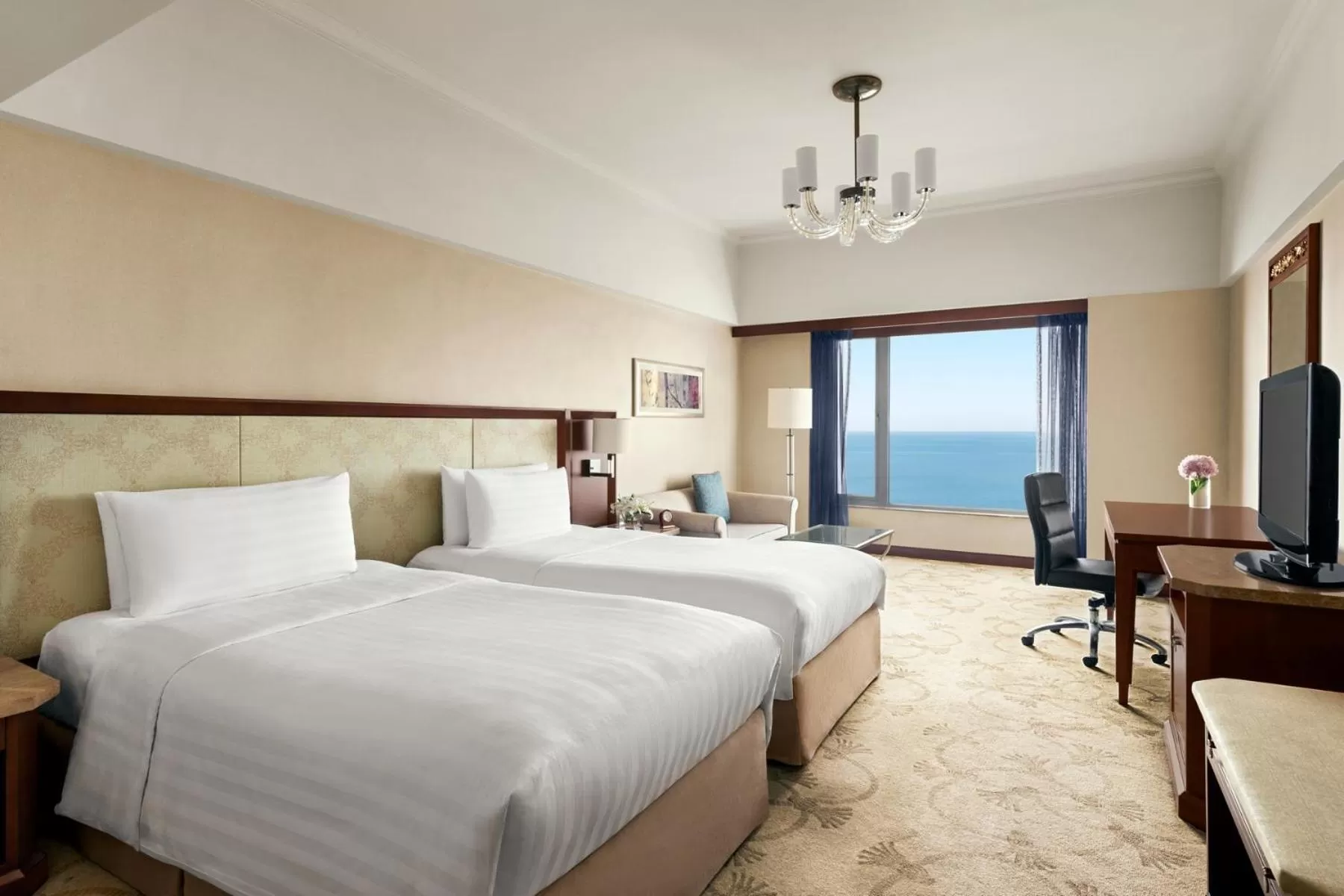 Horizon Club Sea View Room in Shangri-La Beihai