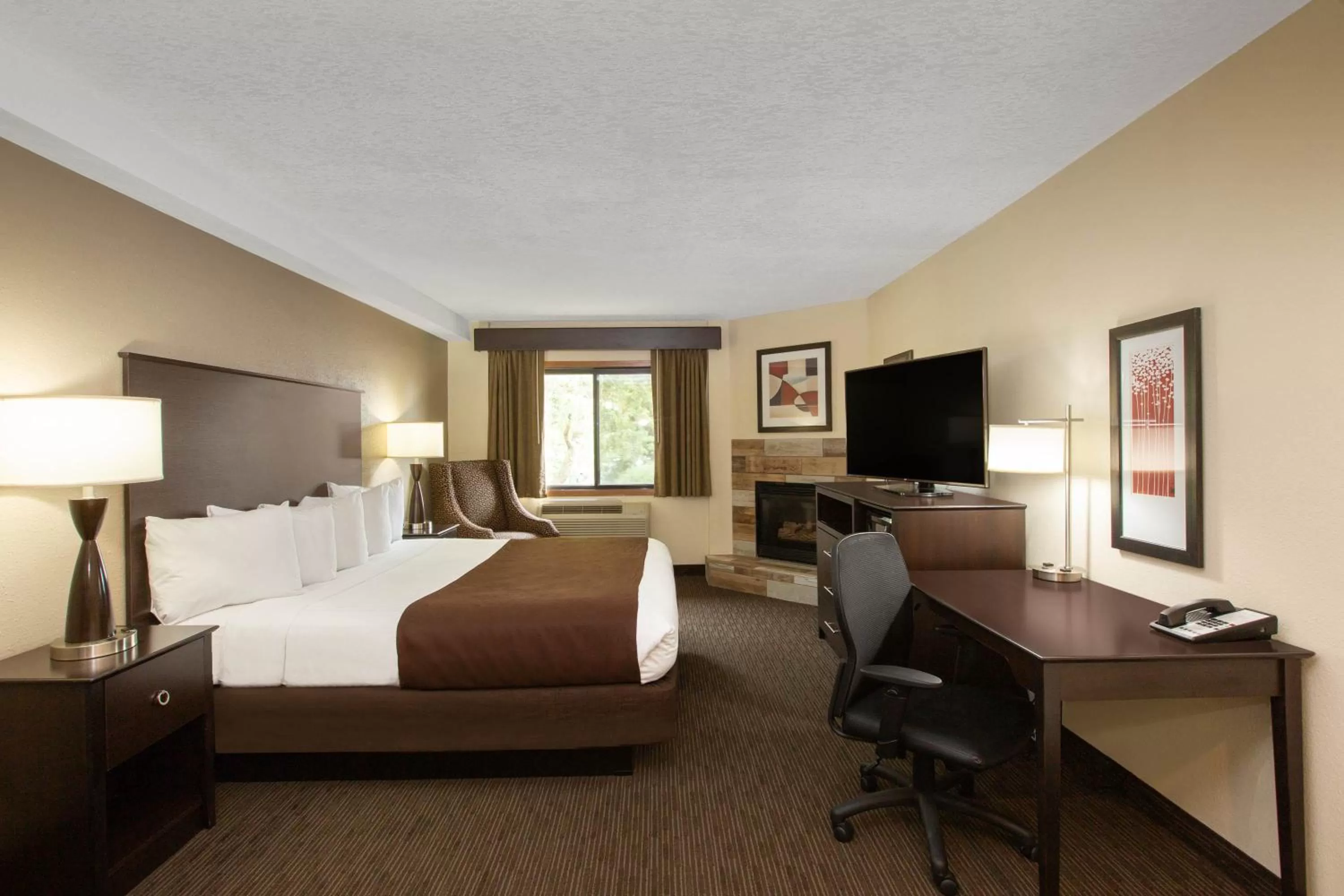 Superior King Suite - Non-Smoking in AmericInn by Wyndham Apple Valley