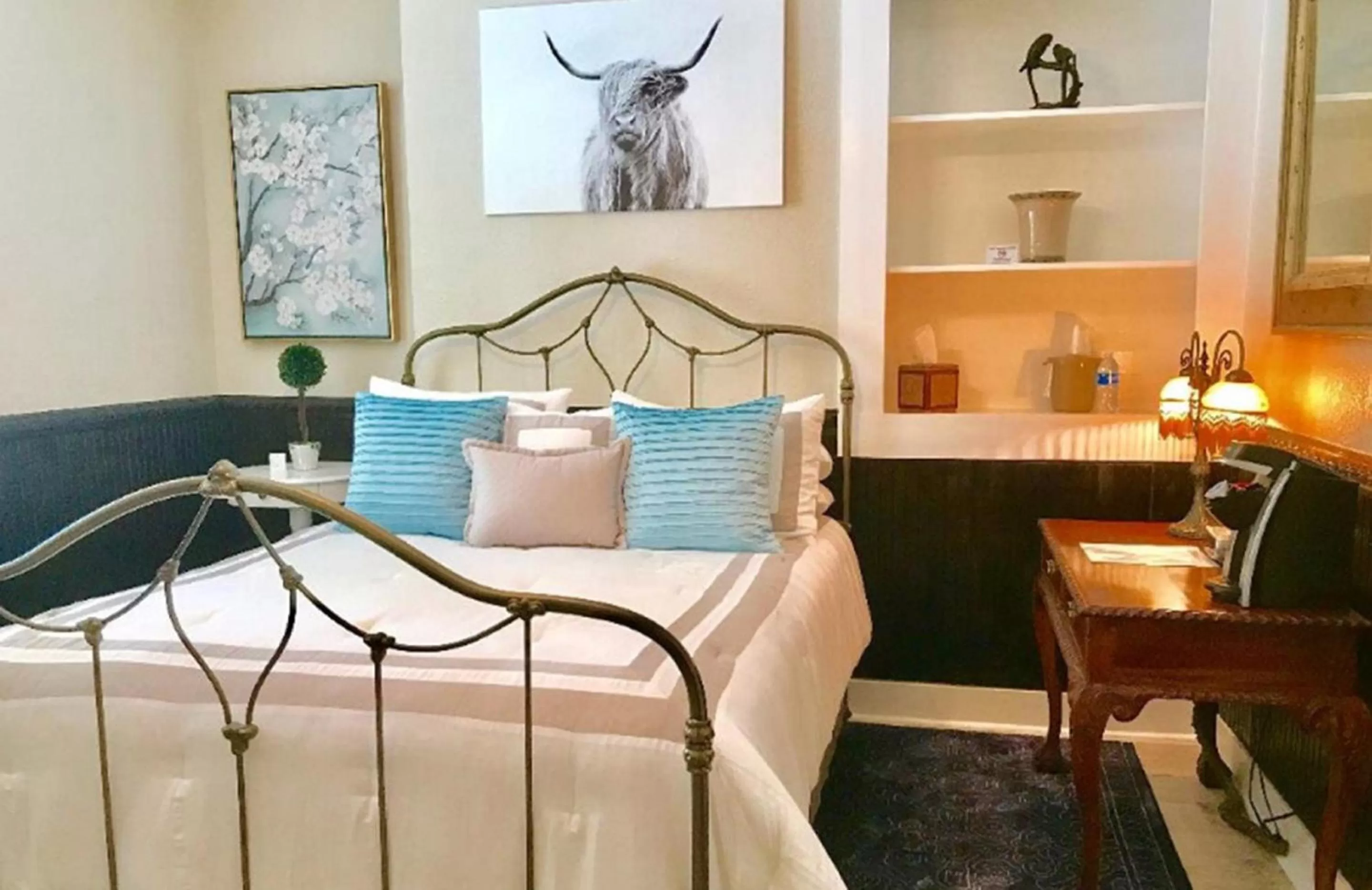 Queen Room in The Kendall