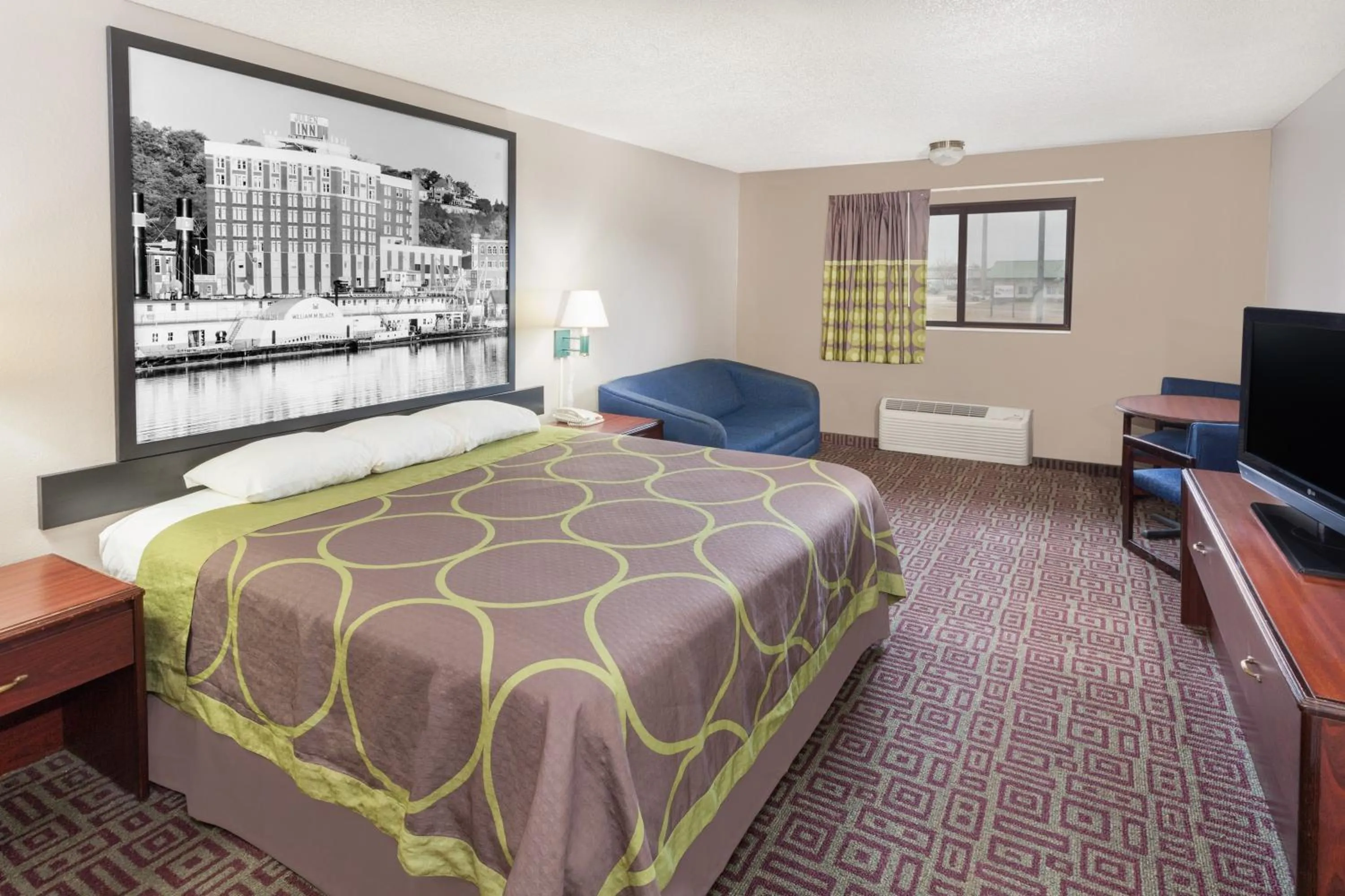 King Room - Non-Smoking in Super 8 by Wyndham Muscatine