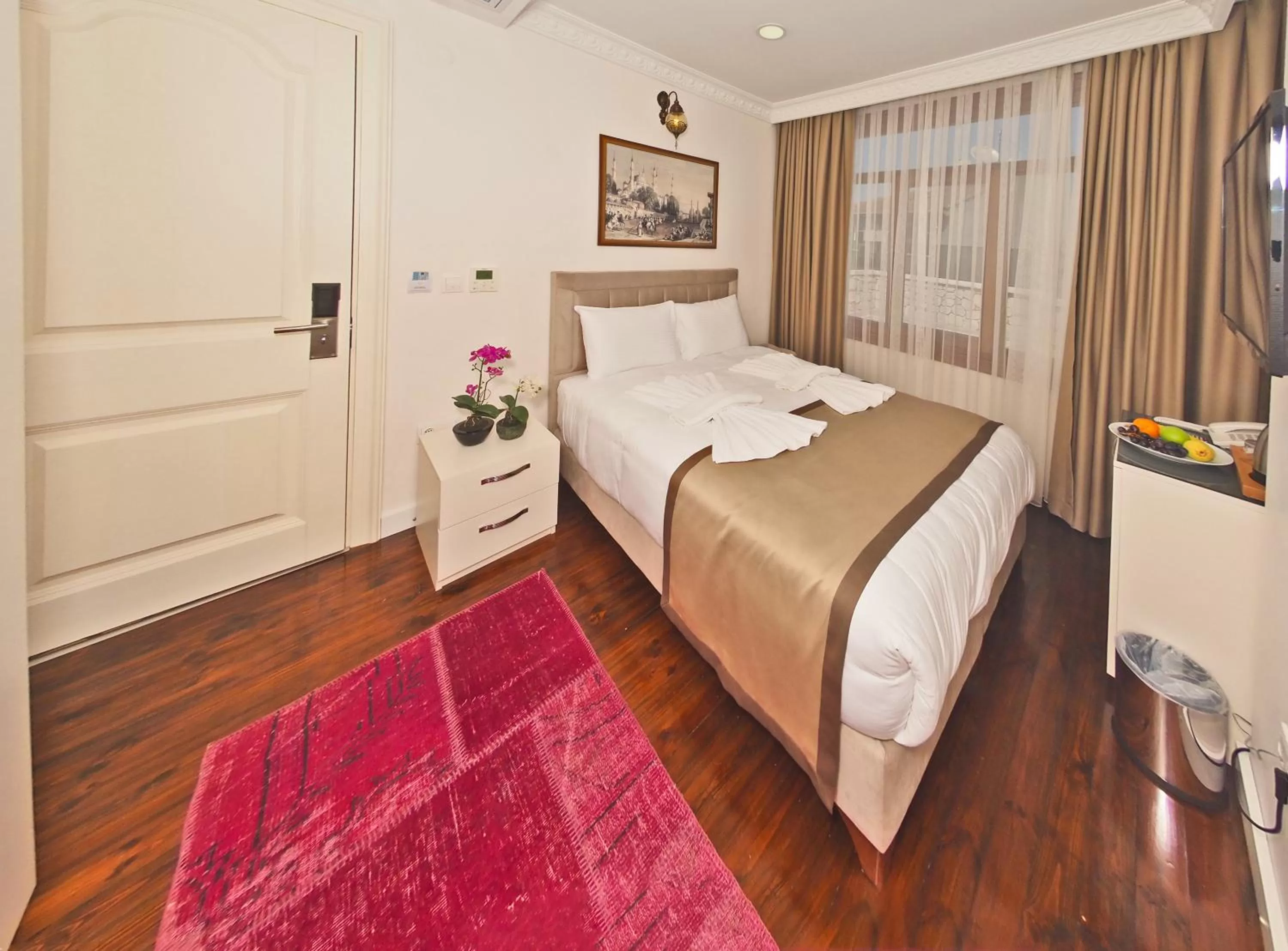 Double Room with Terrace in Nusretbey Hotel