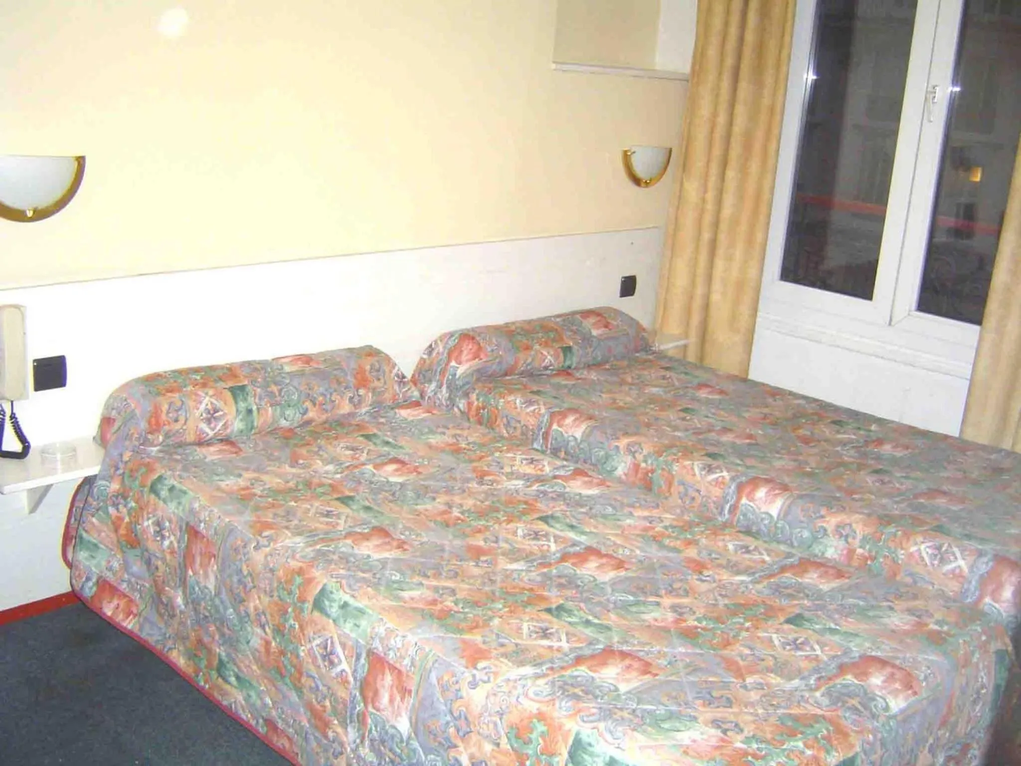 Twin Room in Hotel Ferney République