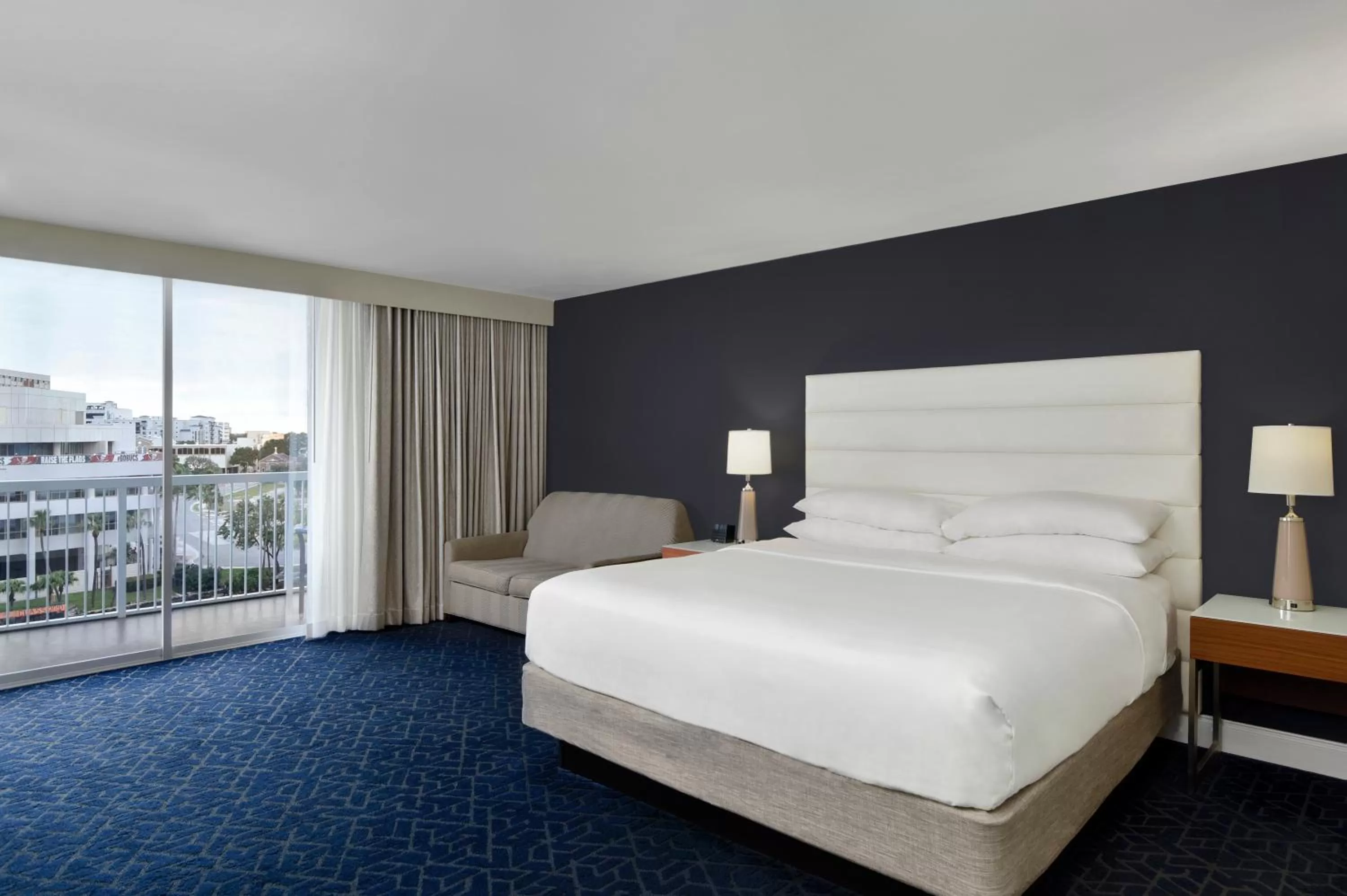 River View Grand King Suite with Balcony in Hotel Tampa Riverwalk