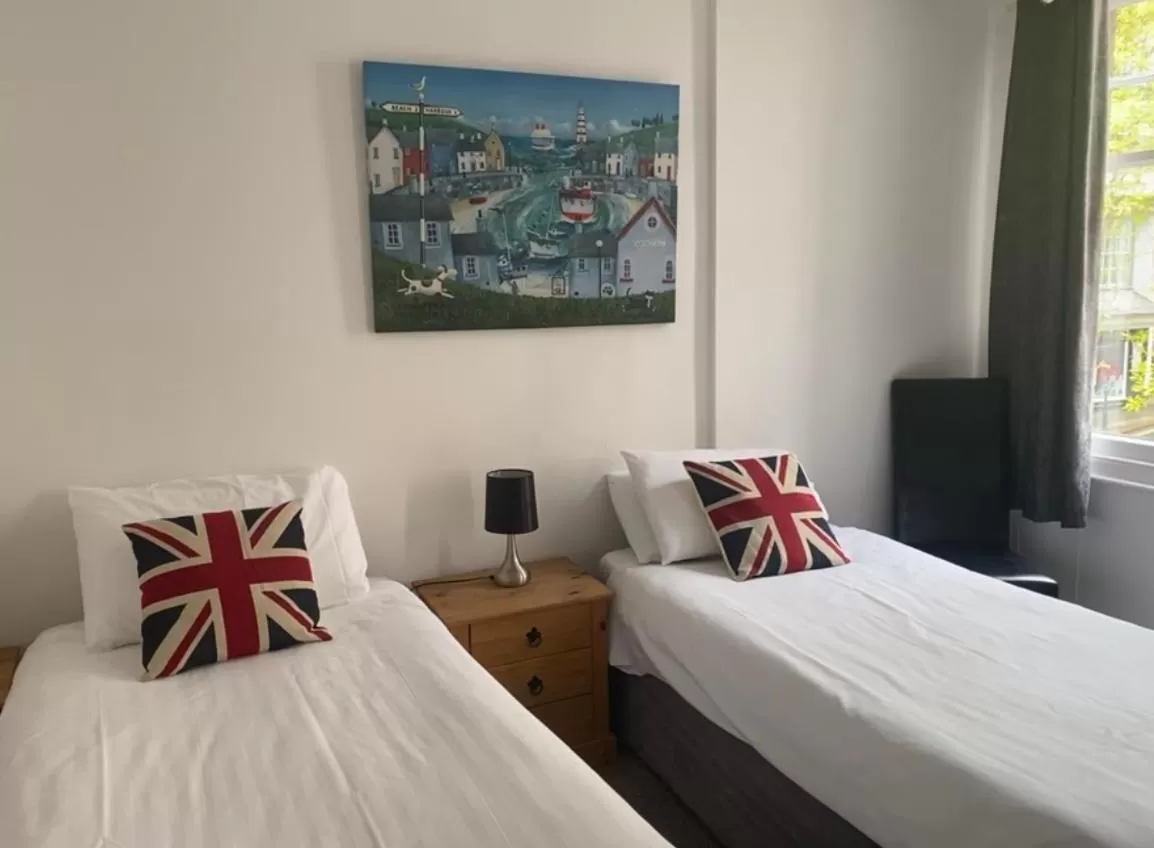 Large Twin Room in King William IV
