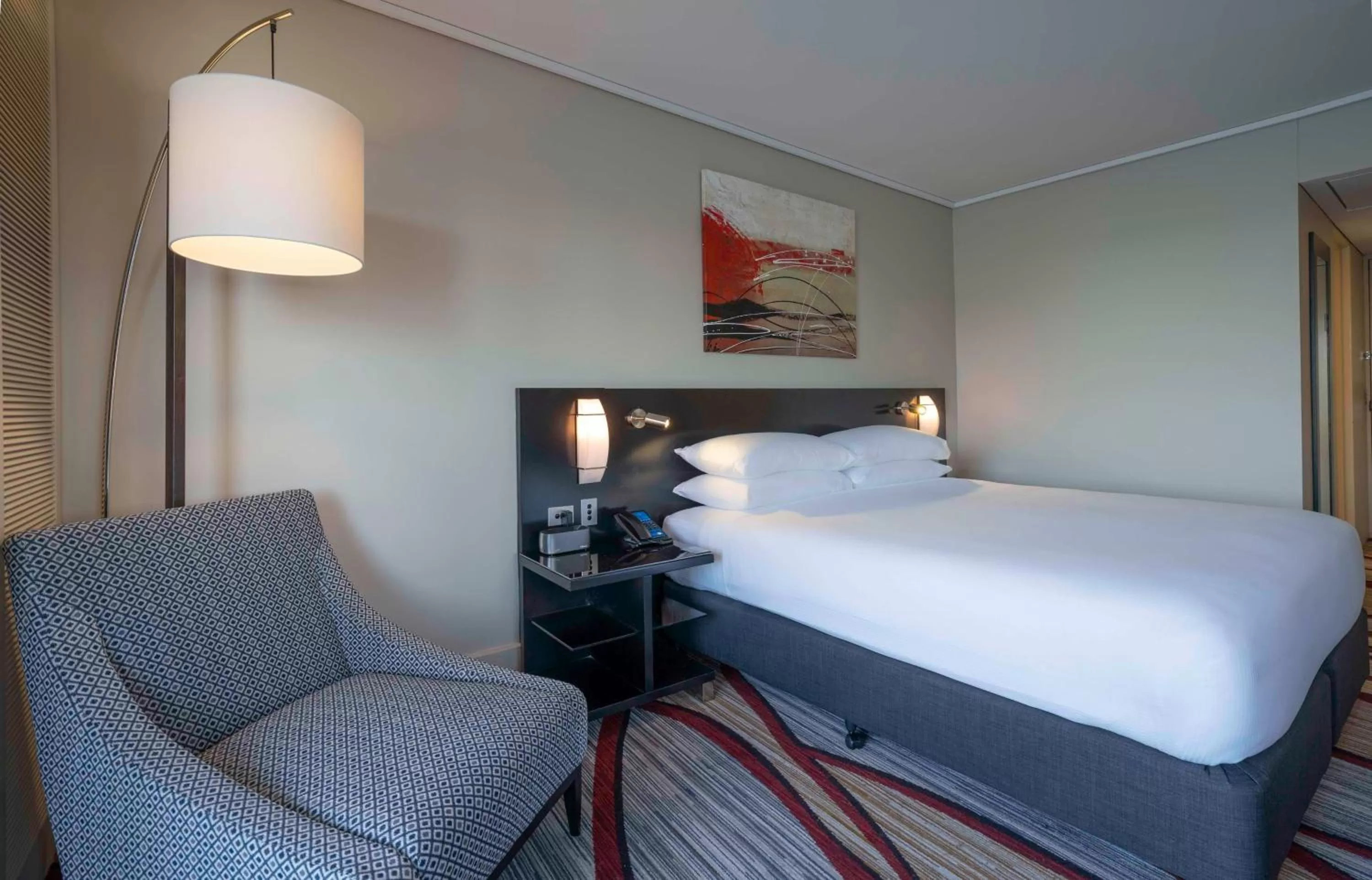 Corner King Room in Hilton Cairns