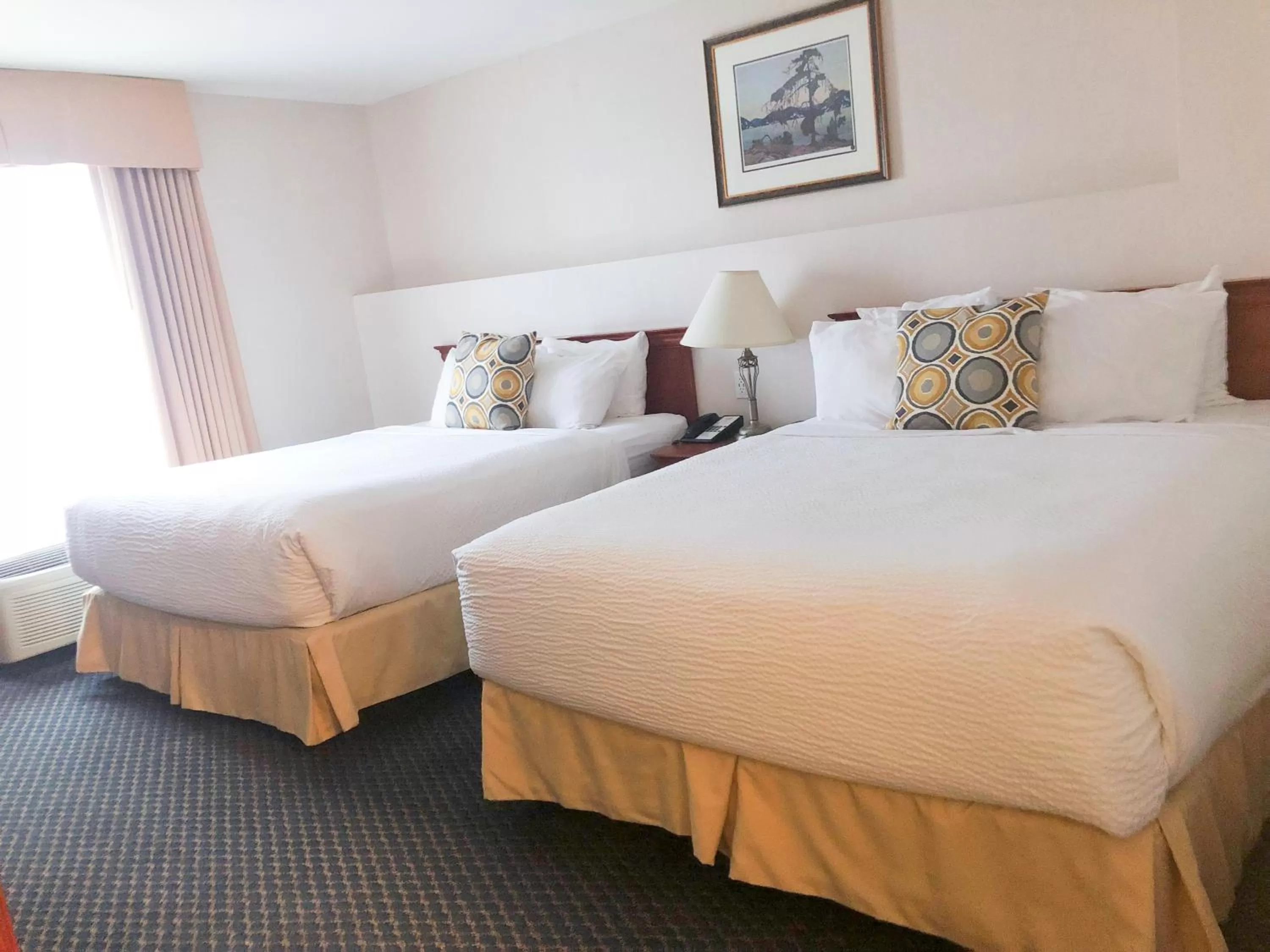 Bedroom, Bed in Days Inn by Wyndham Niagara Falls Centre St By the Falls