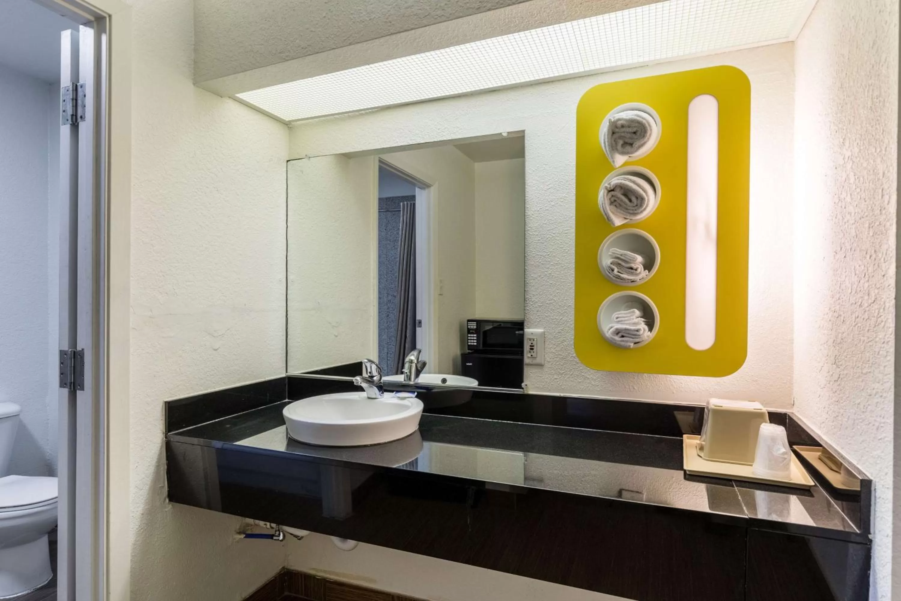 King Room with Roll-in Shower - Disability Access - smoking in Quality Inn & Suites Port Lavaca near Lighthouse Beach