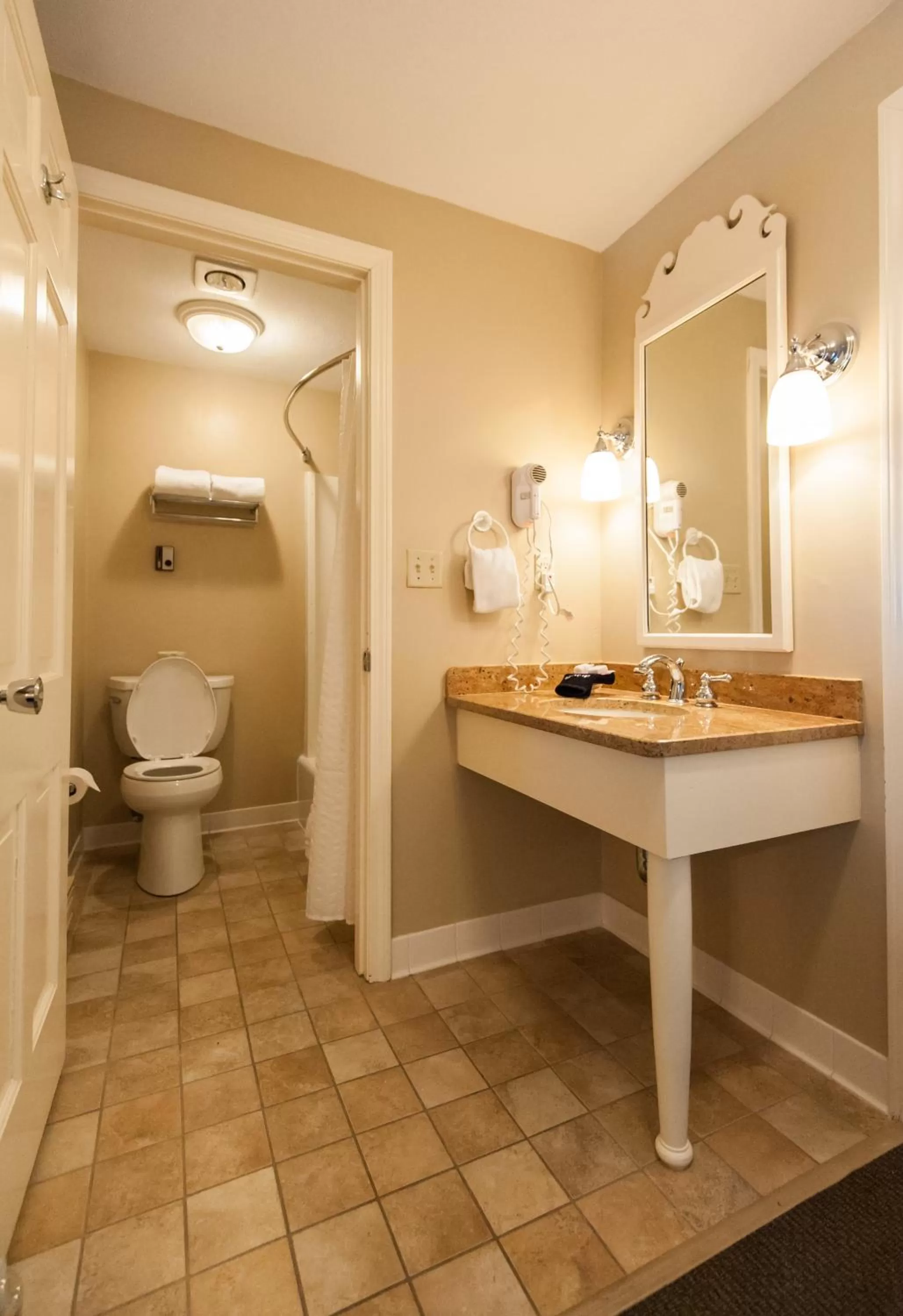 Queen Room - Non-Smoking in The Inn at Scituate Harbor