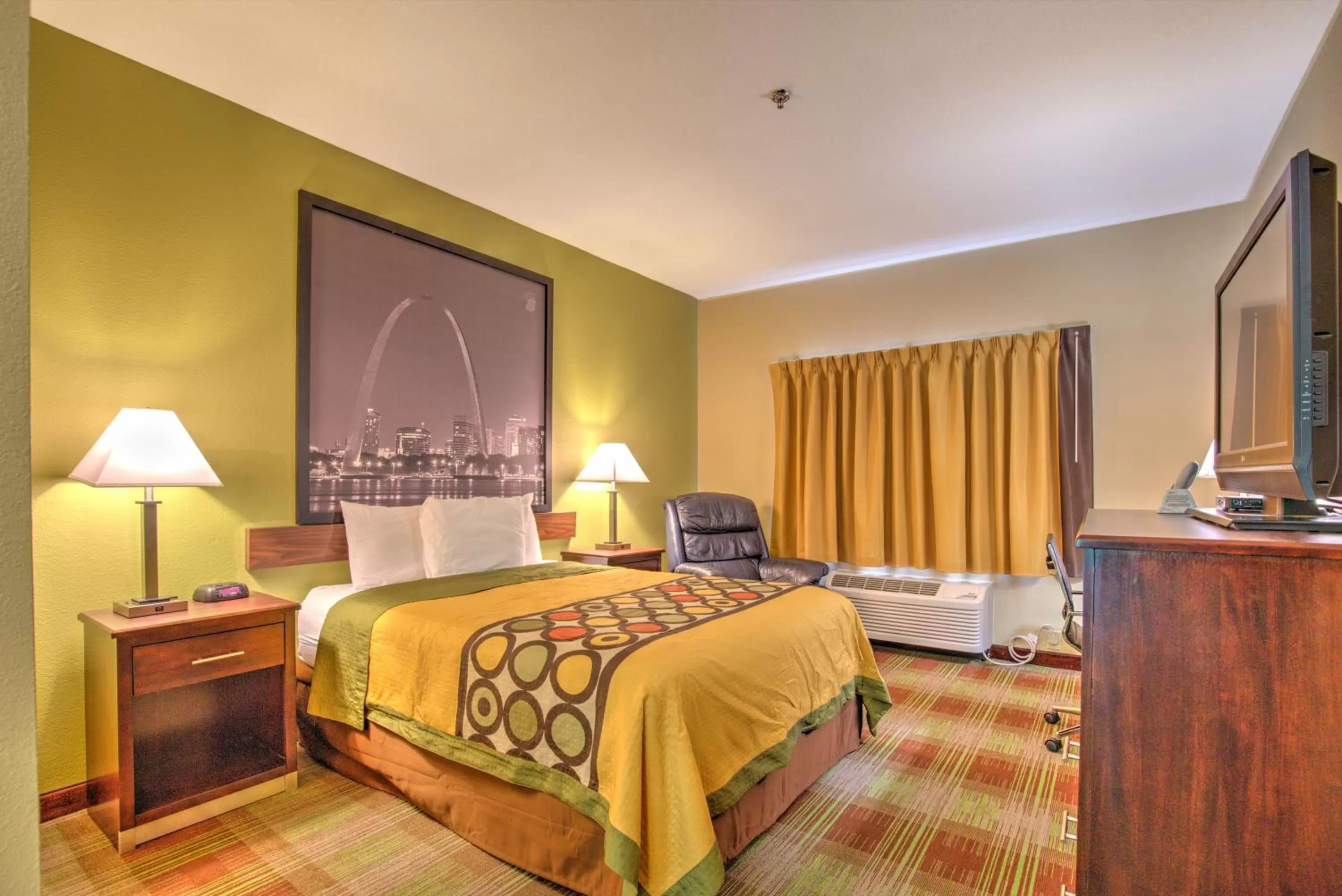 Queen Room - Mobility Access/Non-Smoking in Super 8 by Wyndham Waterloo