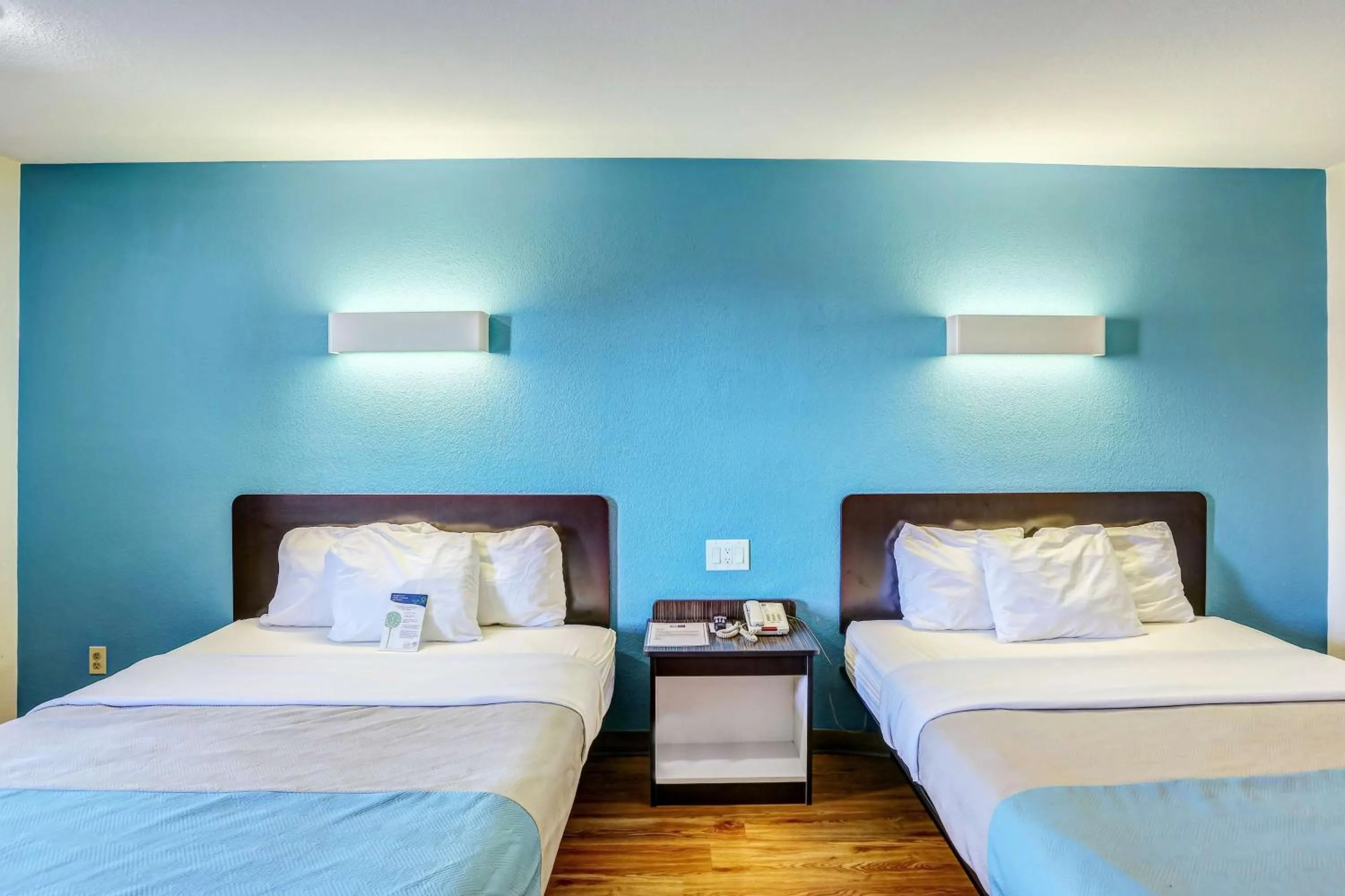 Queen Room with Two Queen Beds - Disability Access - Smoking in Motel 6-Dickson, TN