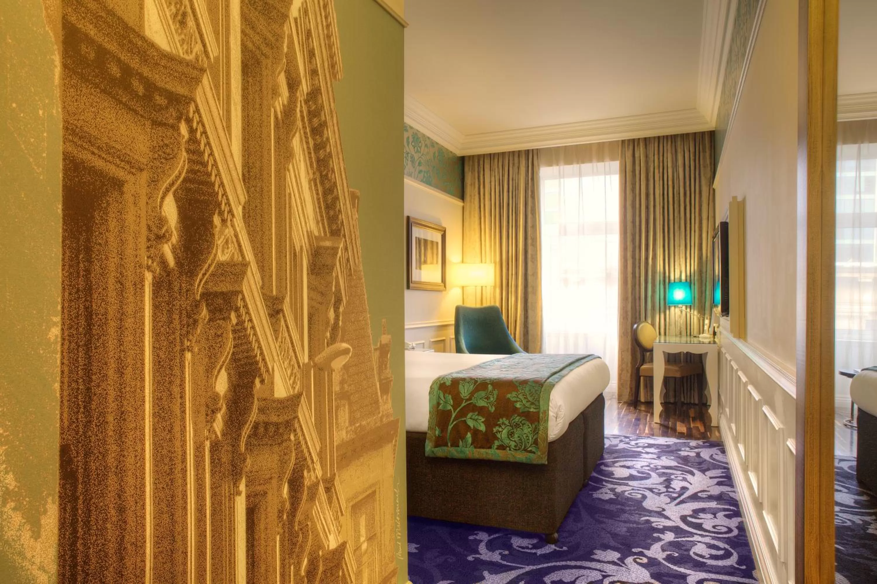 Photo of the whole room, Bed in Hotel Indigo Glasgow by IHG