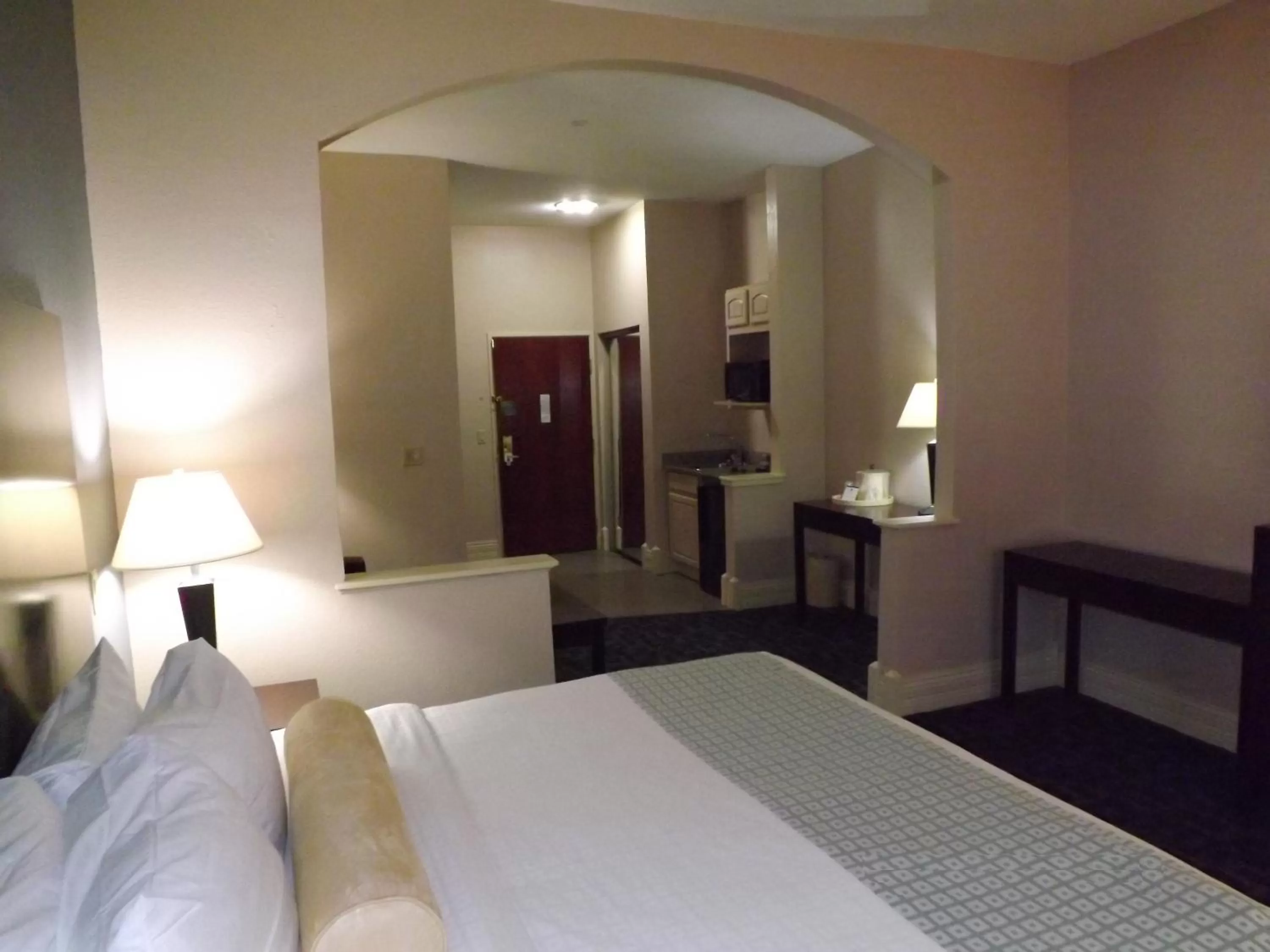 King Room with Sofa Bed and Wet Bar - Non-Smoking in Best Western Plus Kalamazoo Suites