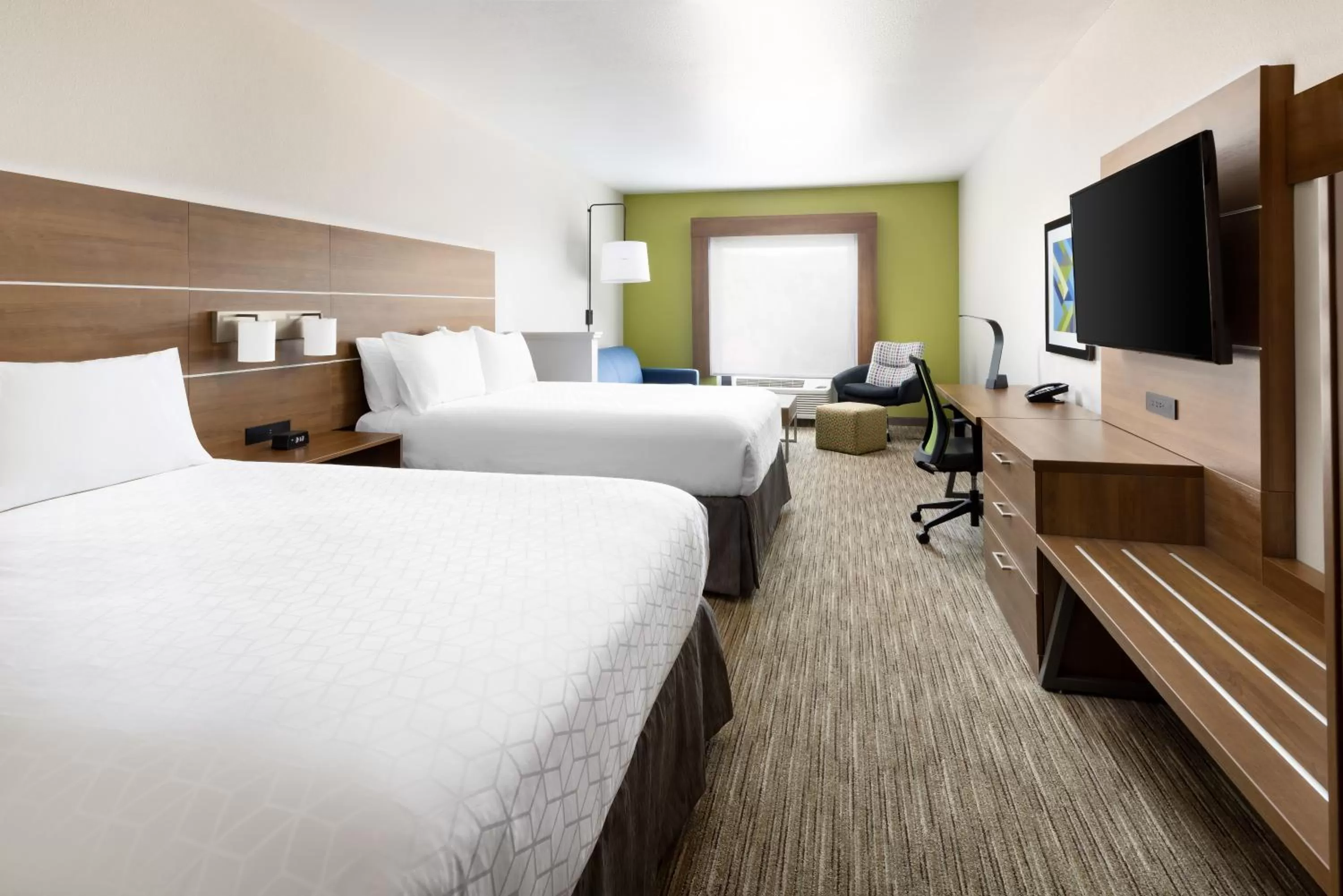 Suite - Mobility Access Roll in Shower/Non-Smoking in Holiday Inn Express & Suites Oakhurst-Yosemite Park Area by IHG