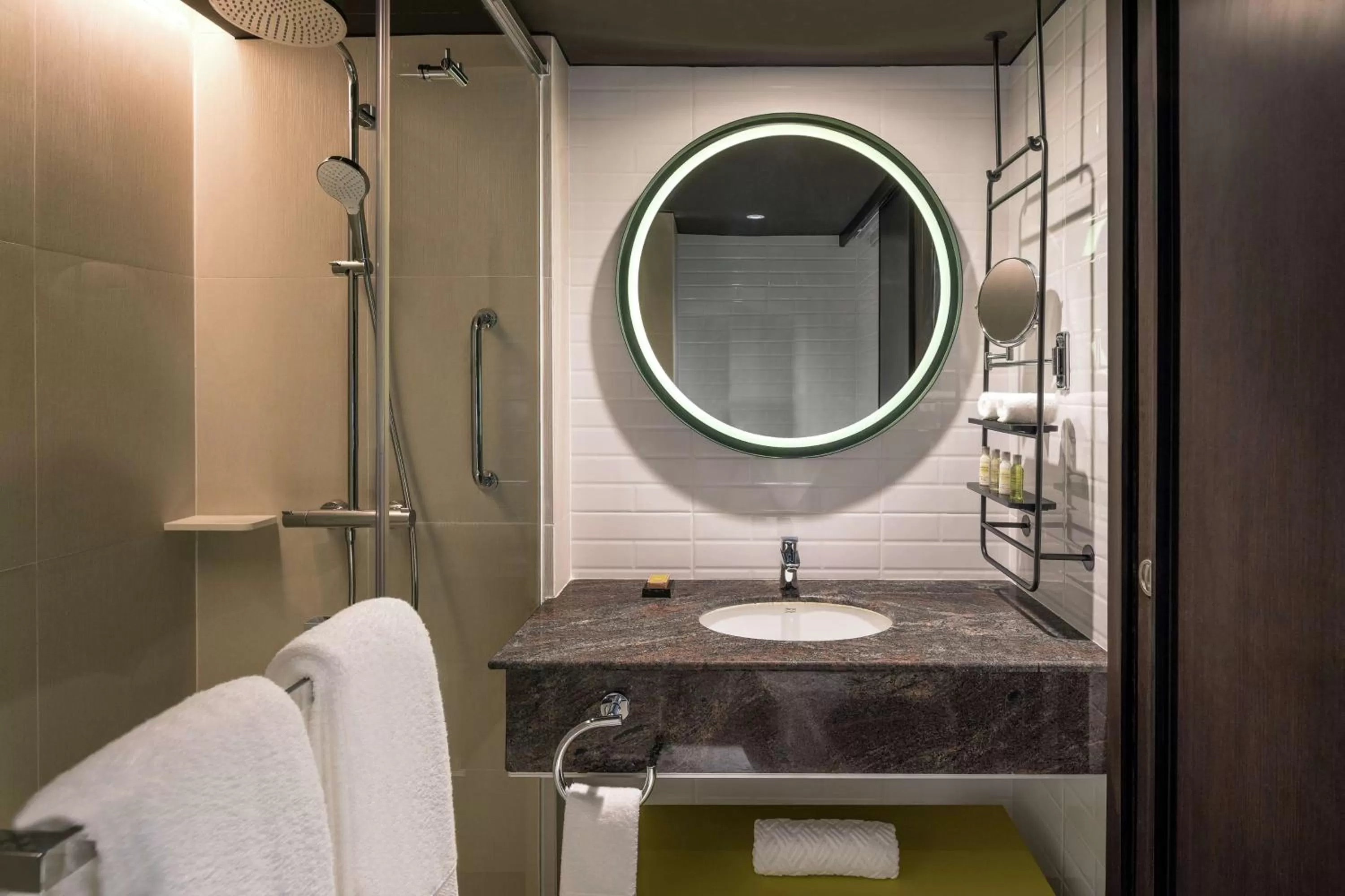 Twin Room in DoubleTree by Hilton Bangkok Ploenchit