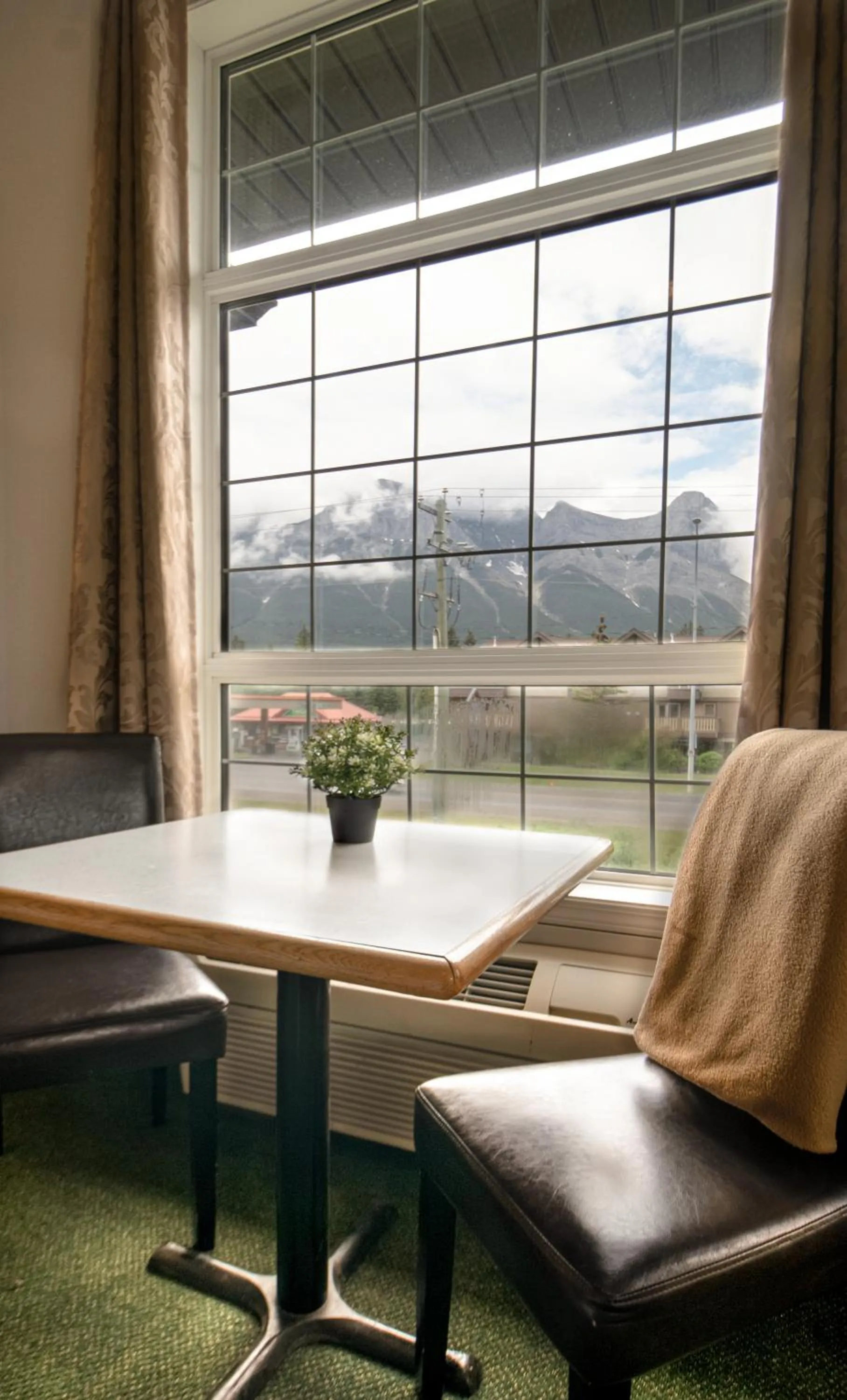 Premier King Studio in Mountain View Inn