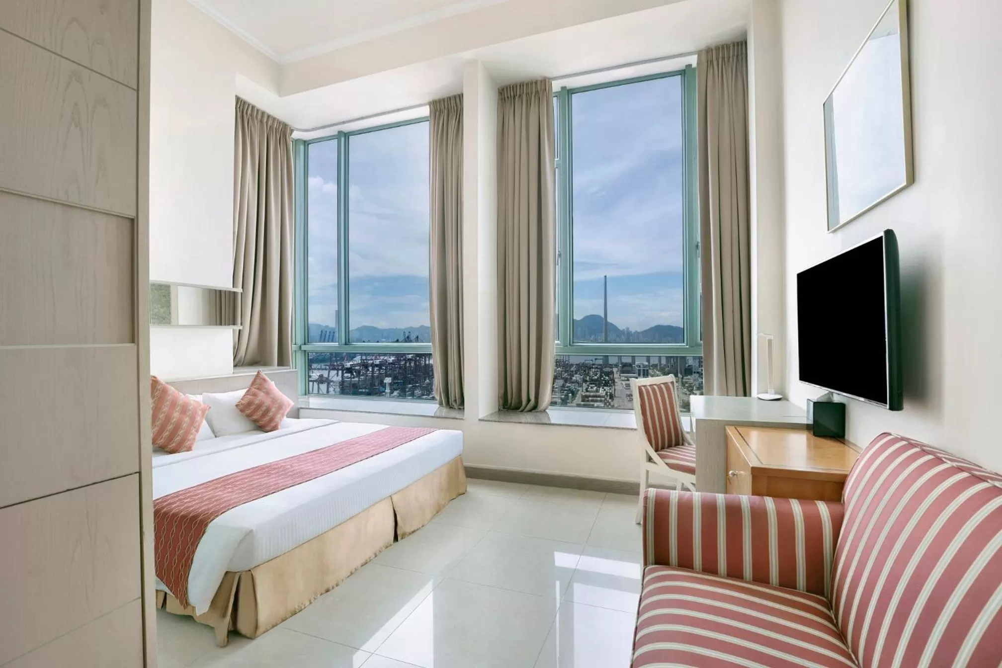 Deluxe Room With Wi-Fi in Rambler Oasis Hotel