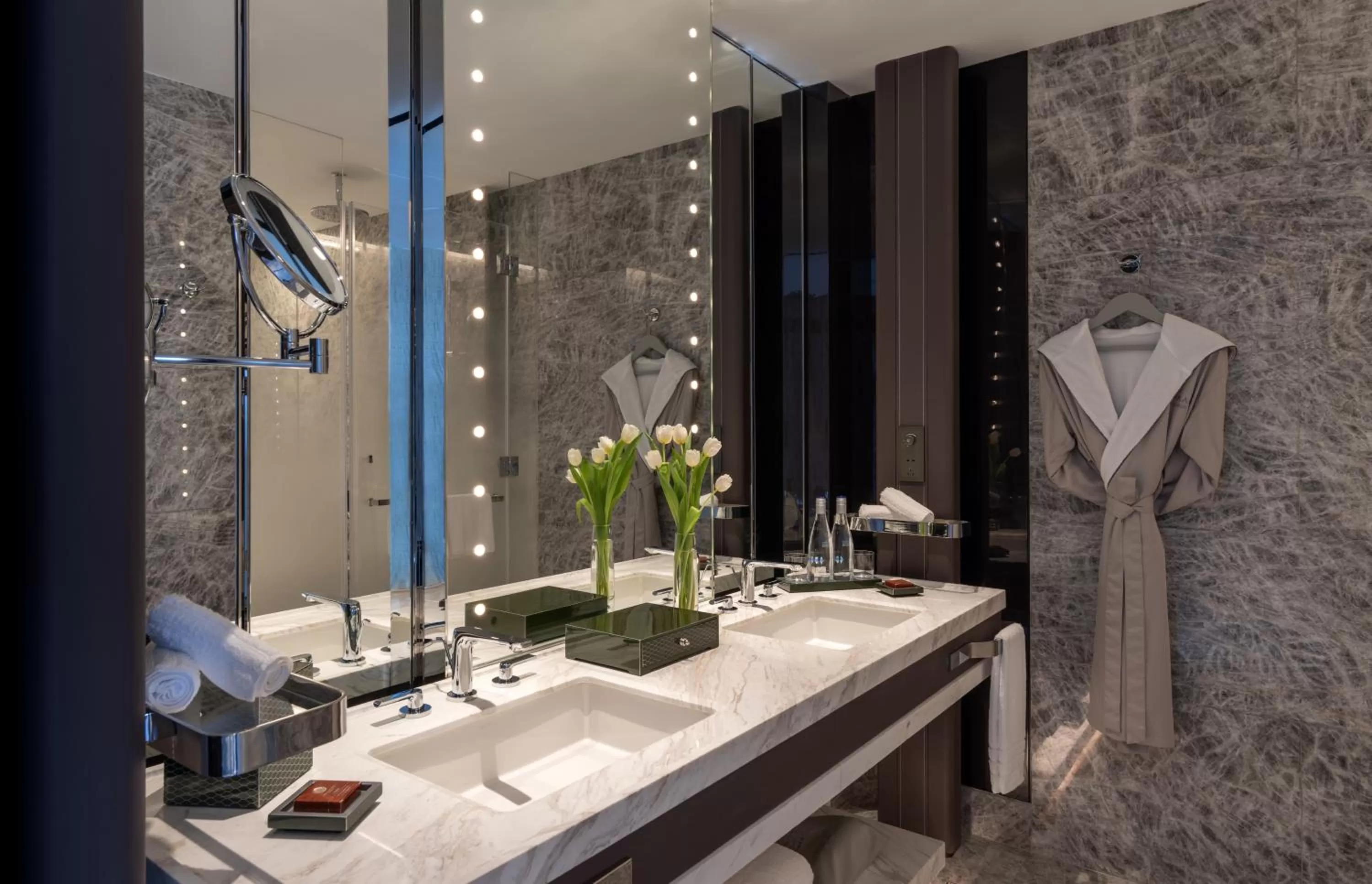 Queen Room with Two Queen Beds and River View in Conrad Hangzhou