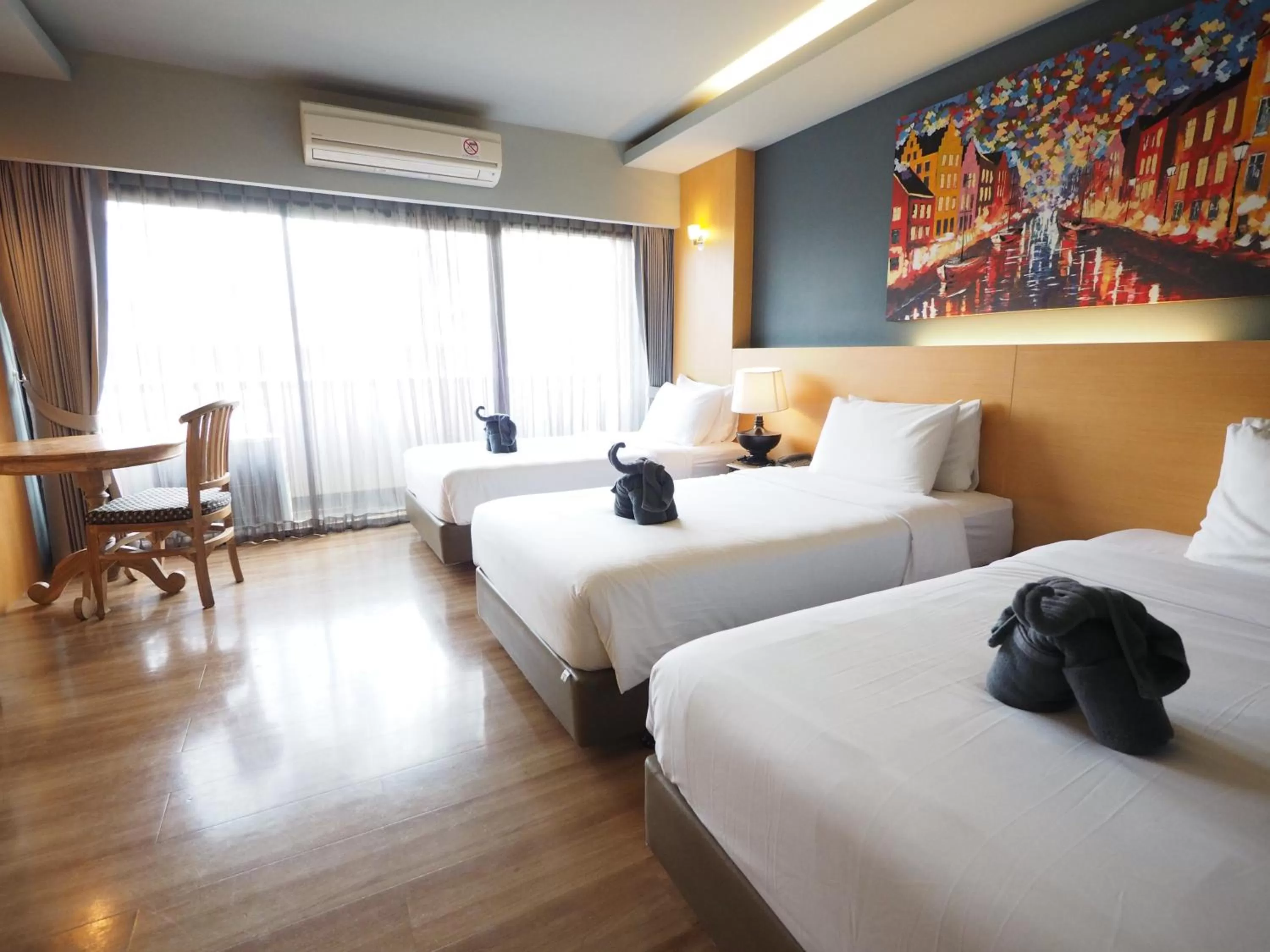 Triple Room in Le Naview @Prasingh