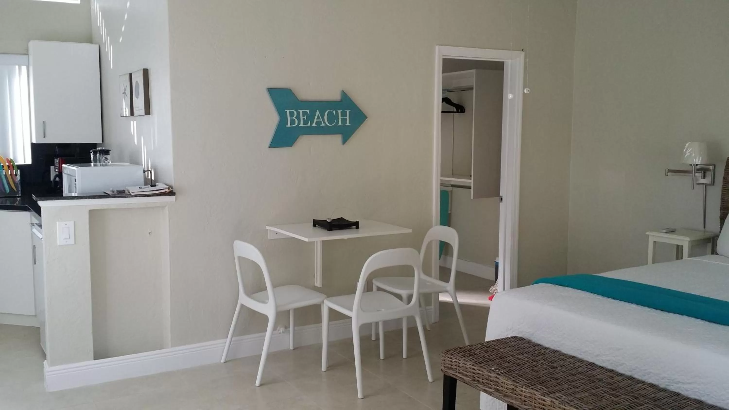 Studio in Hollywood Broadwalk Oceanside Hotel