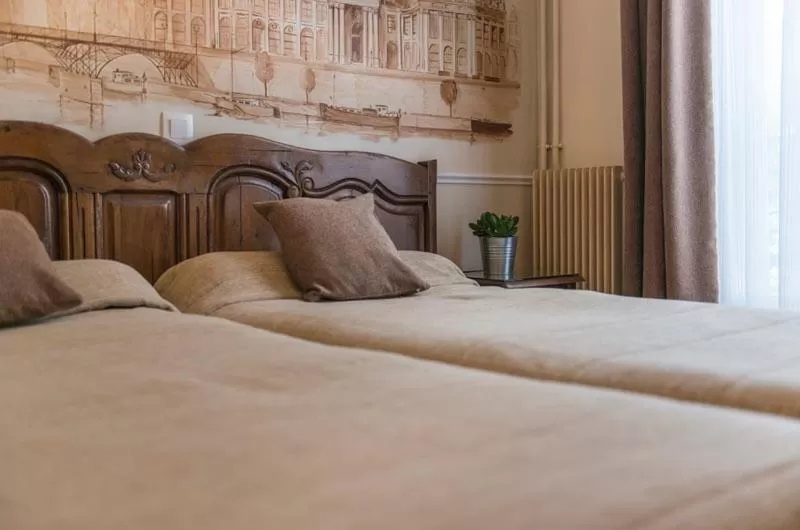 Twin Room in Familia Hotel