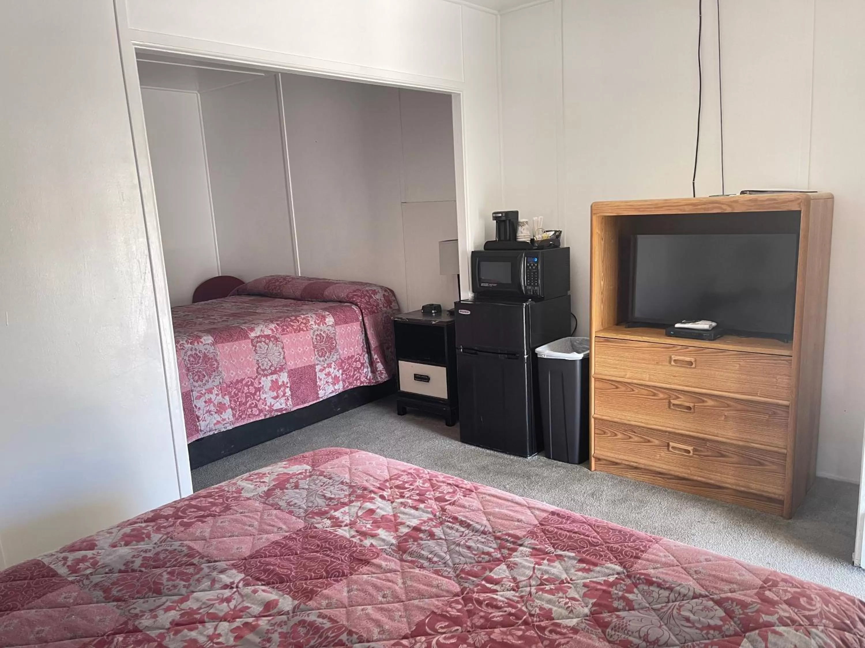 Queen Room in El Portal Motel