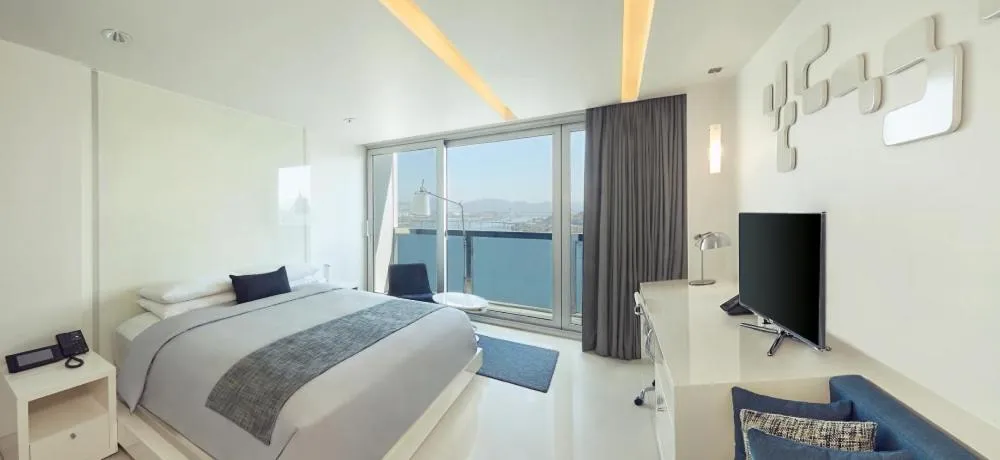 Deluxe Balcony Double with River View in Vista Walkerhill Seoul - formerly W Seoul