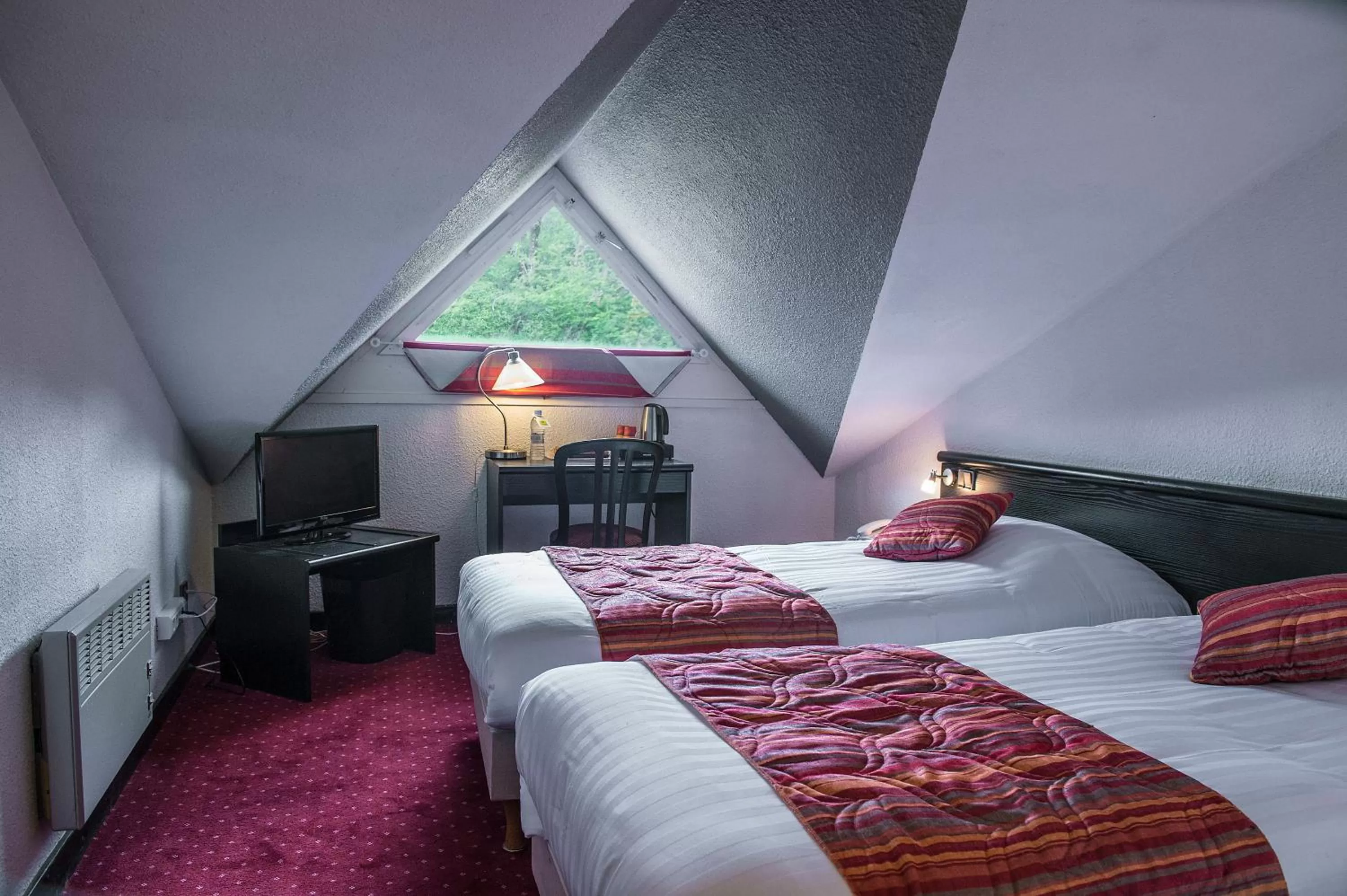 Attic Economy Twin Room in Logis Murtel