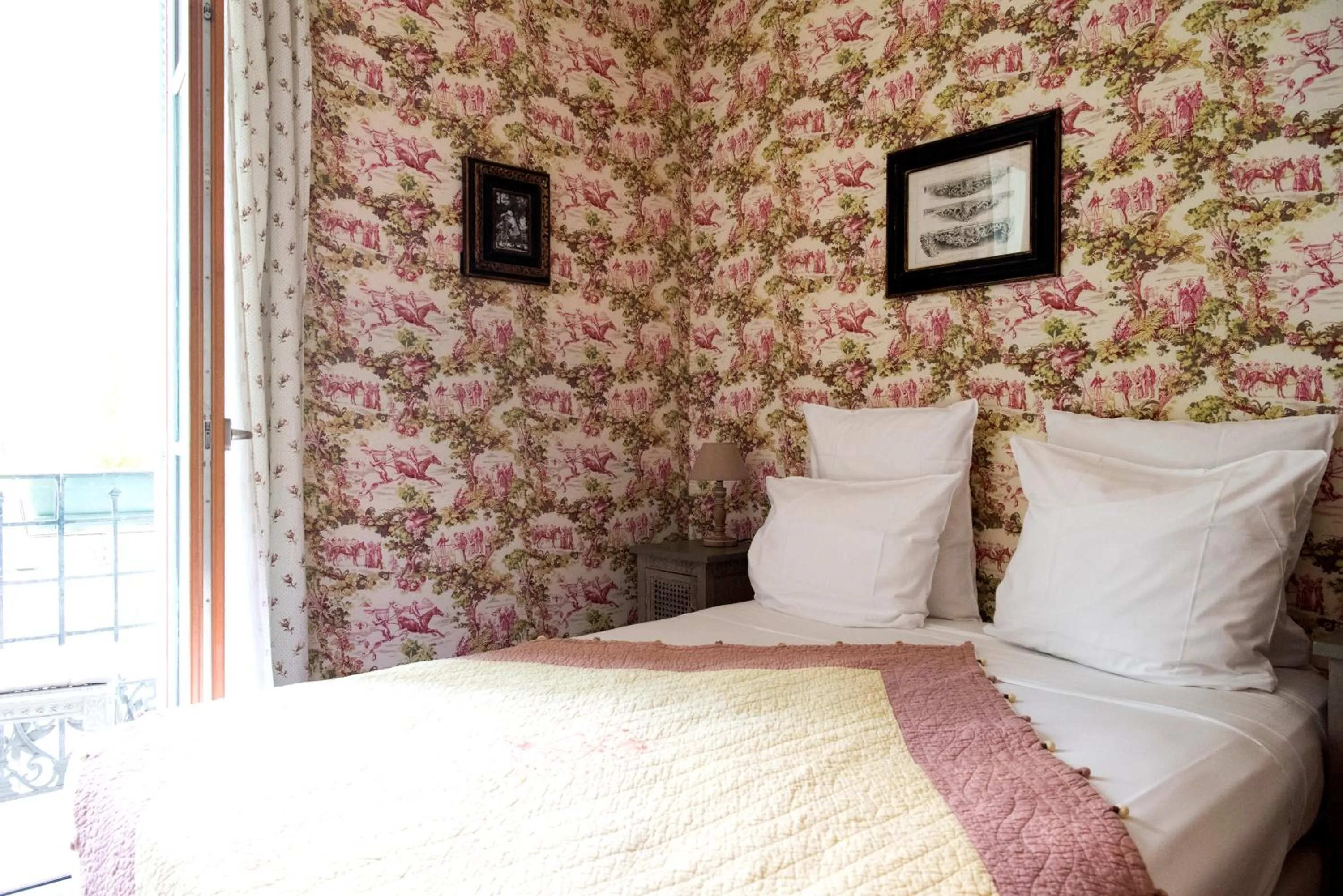 Superior Triple Room with City or Garden view in Hotel Villa Rivoli