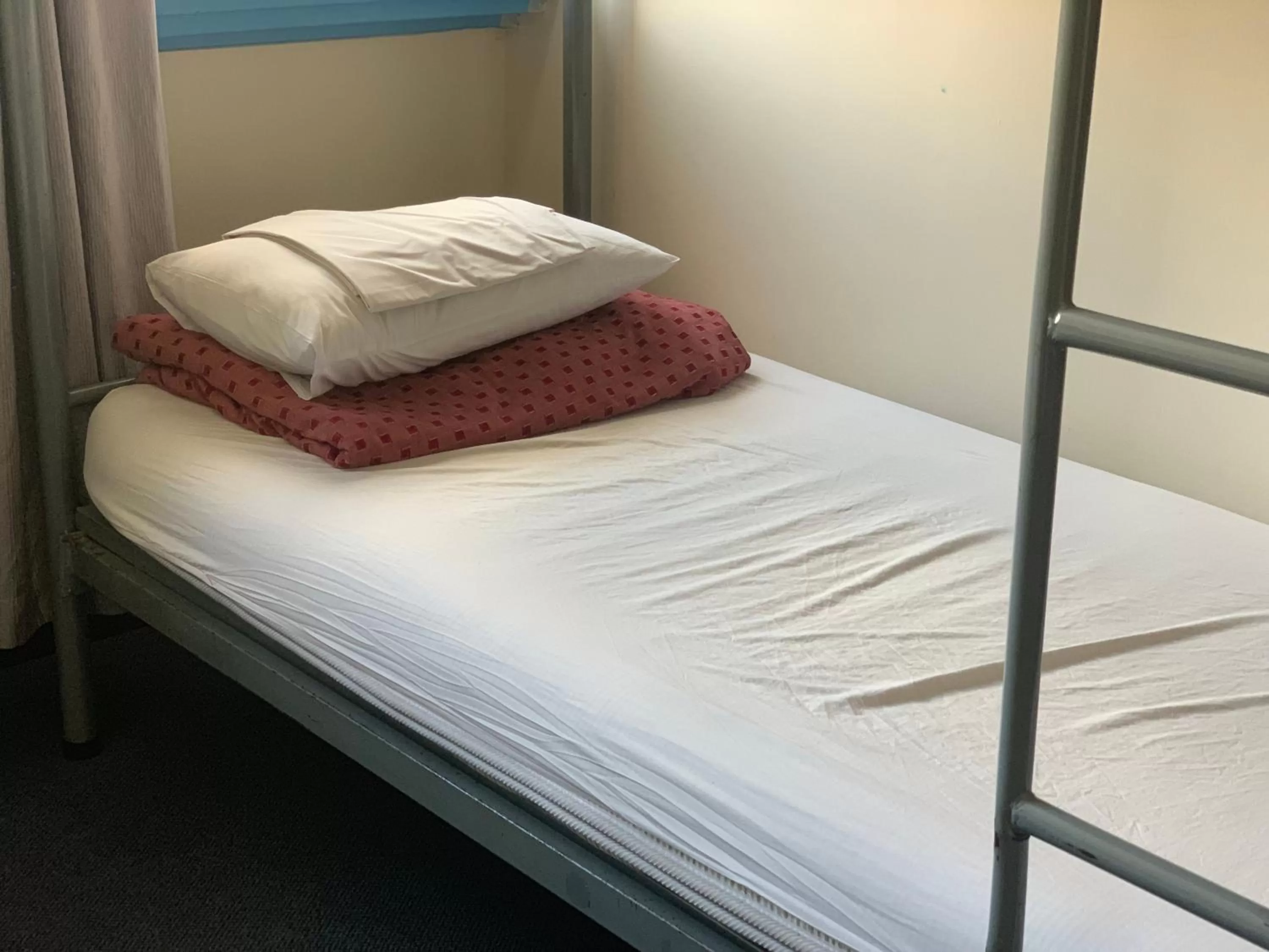 Twin Room with Shared Bathroom in 790 on George Backpackers