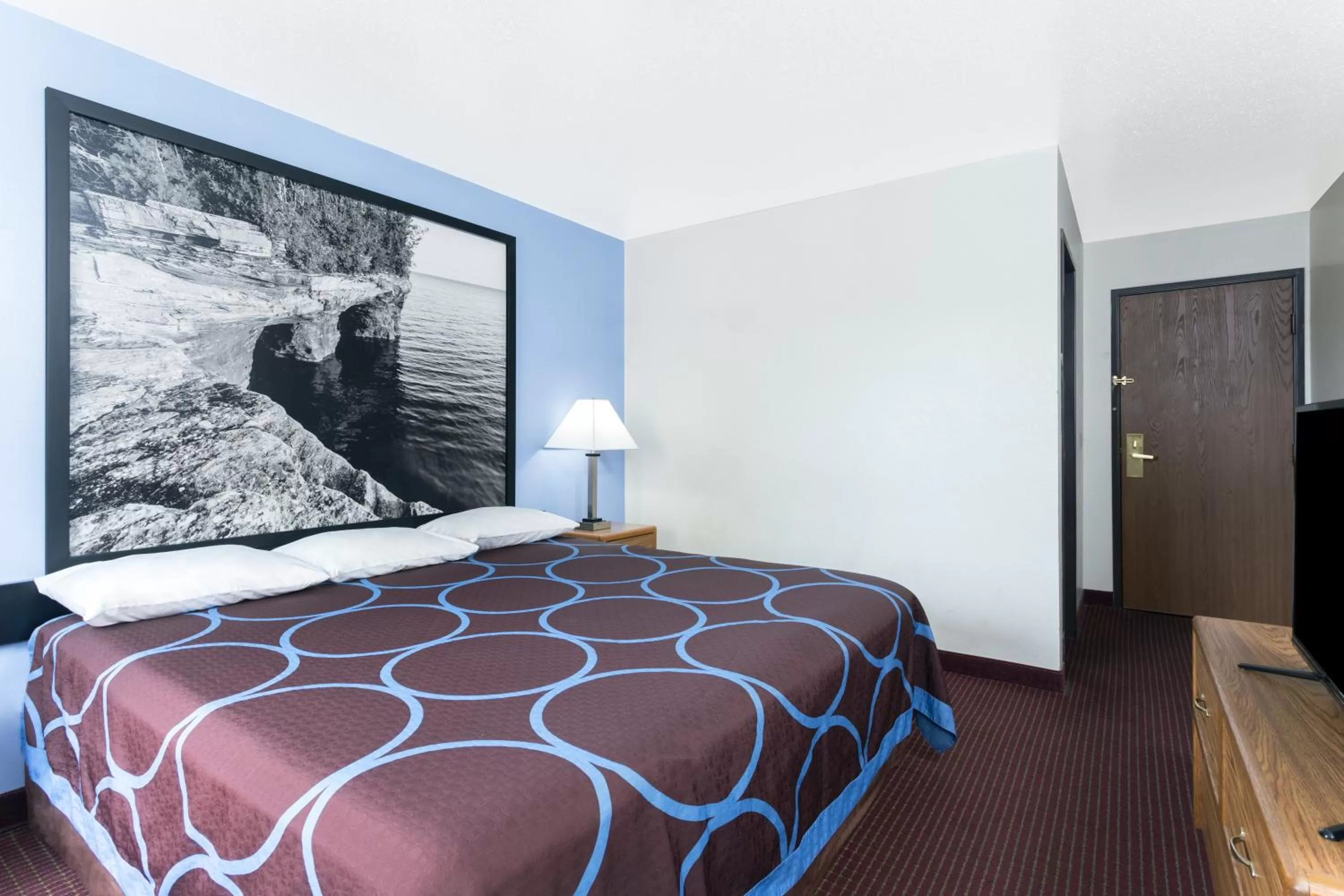 Deluxe King Room - Non-Smoking in Super 8 by Wyndham Wisconsin Dells