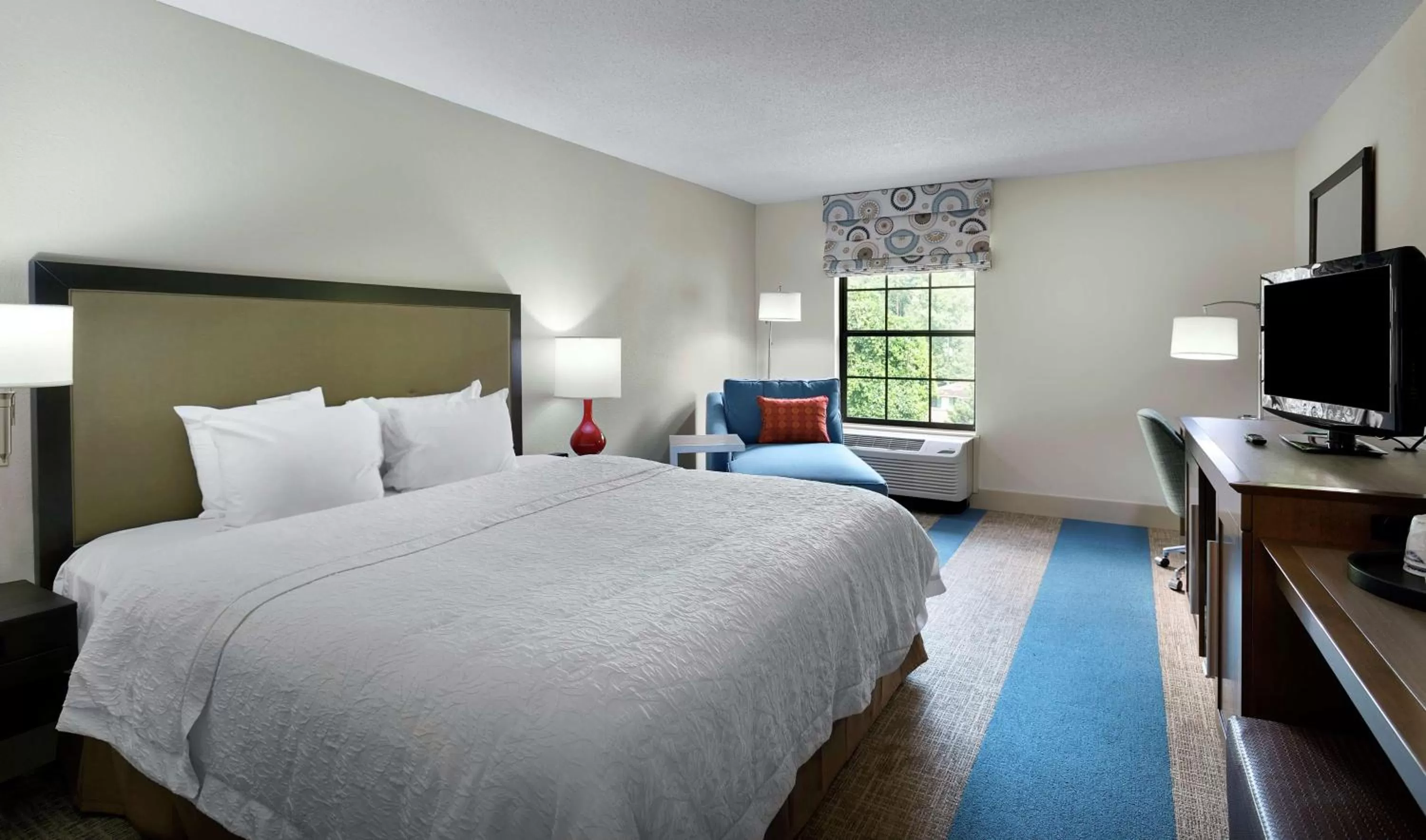 King Room - Mobility Access/Non-Smoking in Hampton Inn Helen