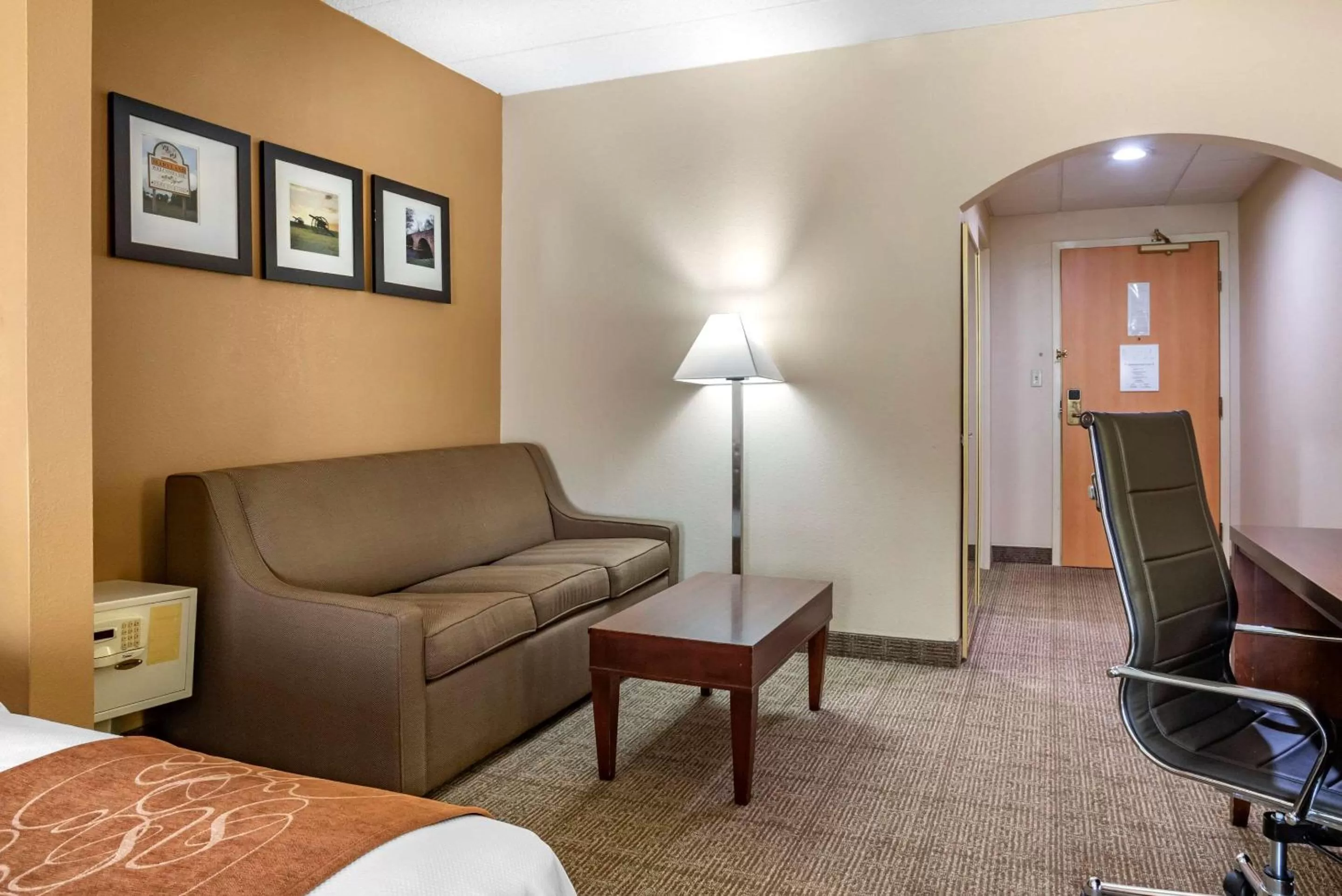 Queen Suite with Two Queen Beds - Non-Smoking in Comfort Suites Hagerstown