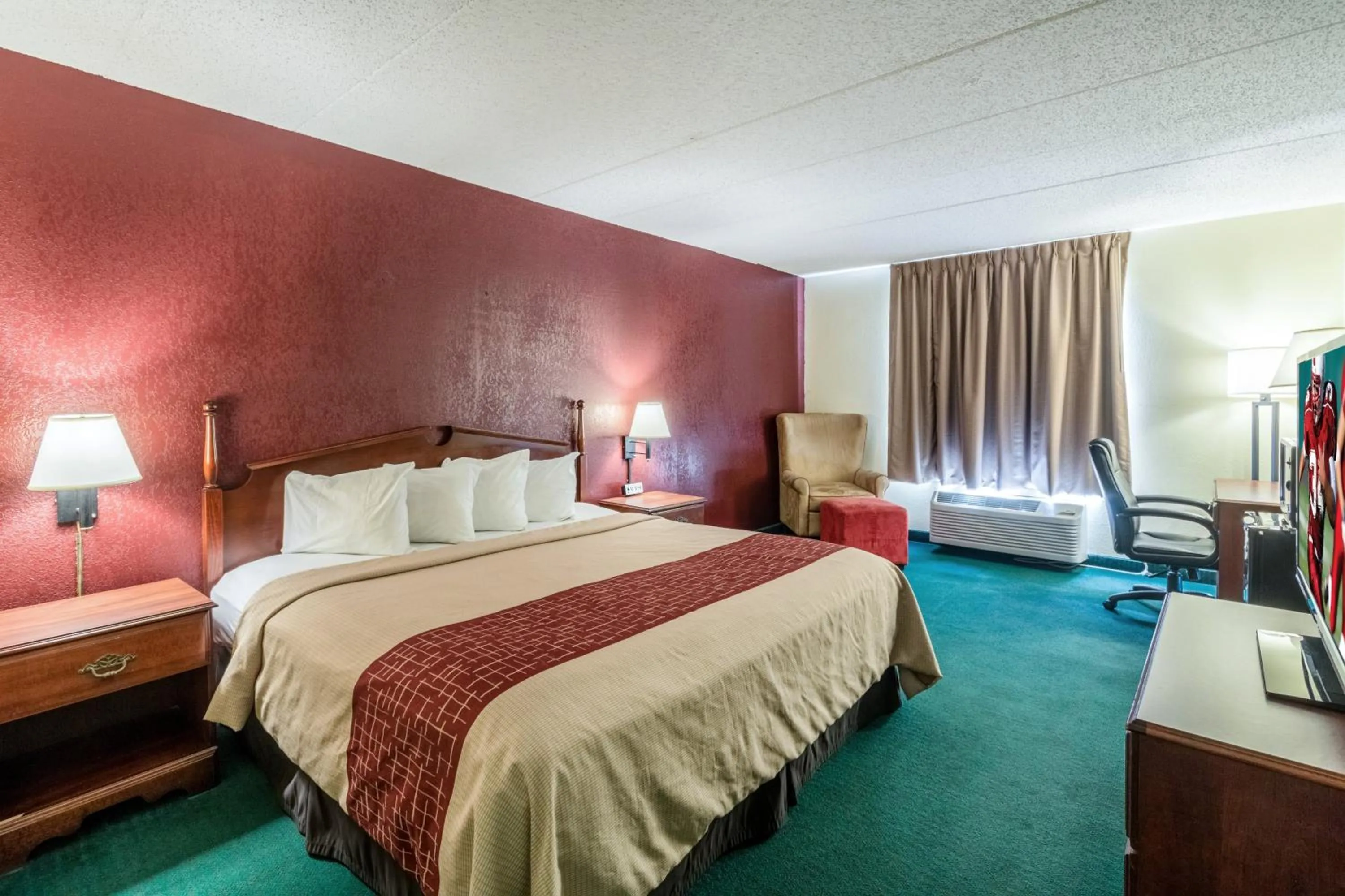 Superior King Room Non-Smoking in Red Roof Inn Morehead
