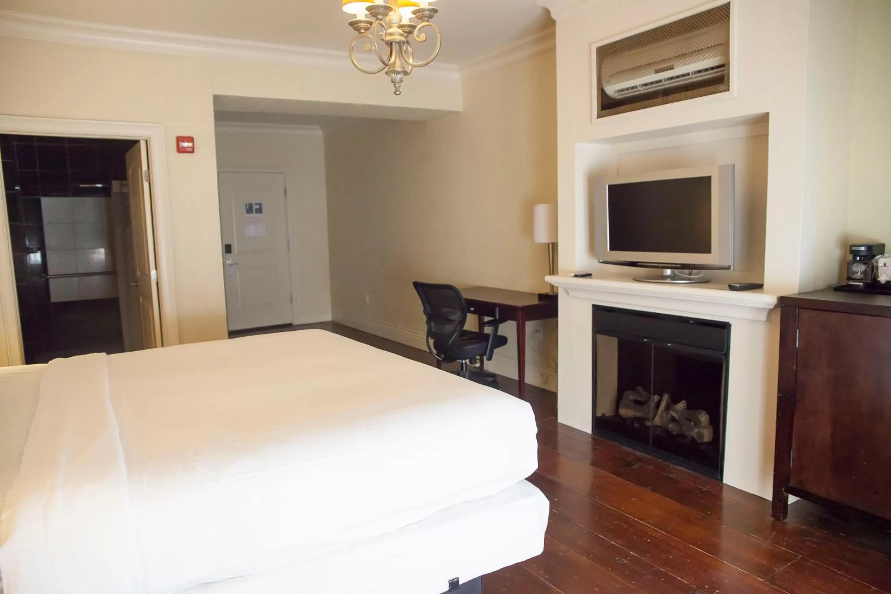 Single Room - single occupancy - Disability Access in Niagara Crossing Hotel and Spa