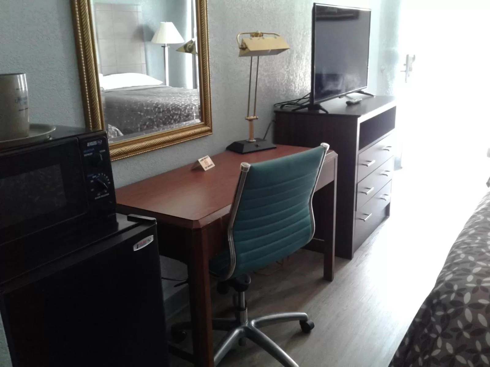 Double Room with Two Double Beds - Smoking in Budget Inn Anderson