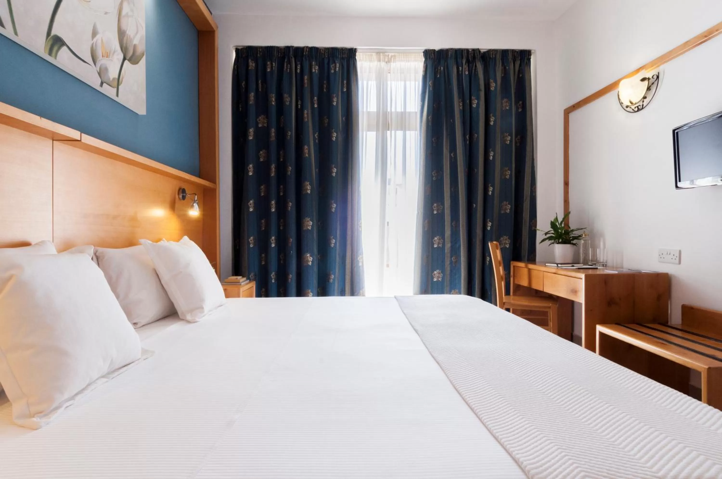 Standard Double or Twin Room with Sea View in Alexandra Hotel