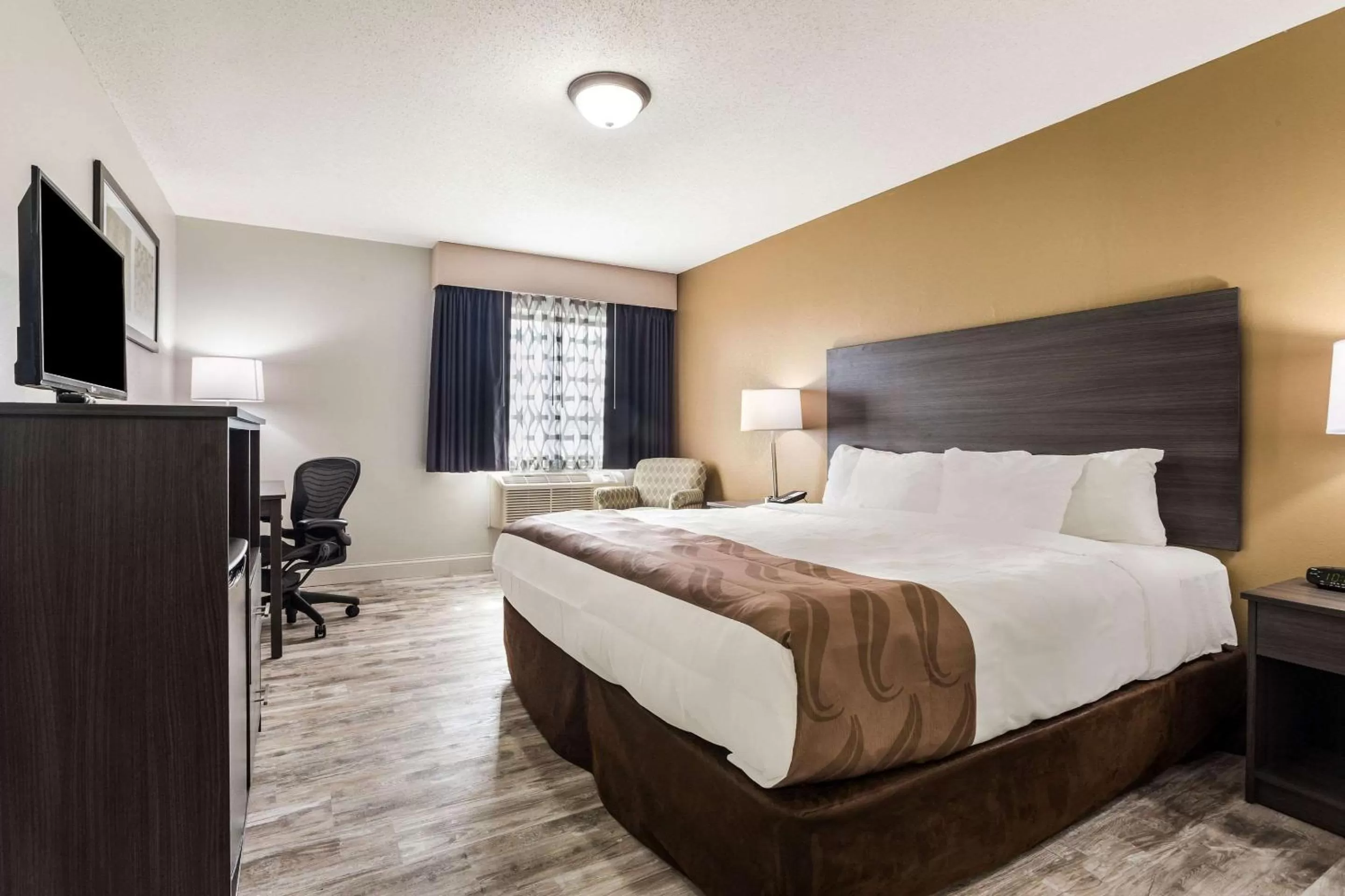 King Room - Non-Smoking in Quality Inn Clare