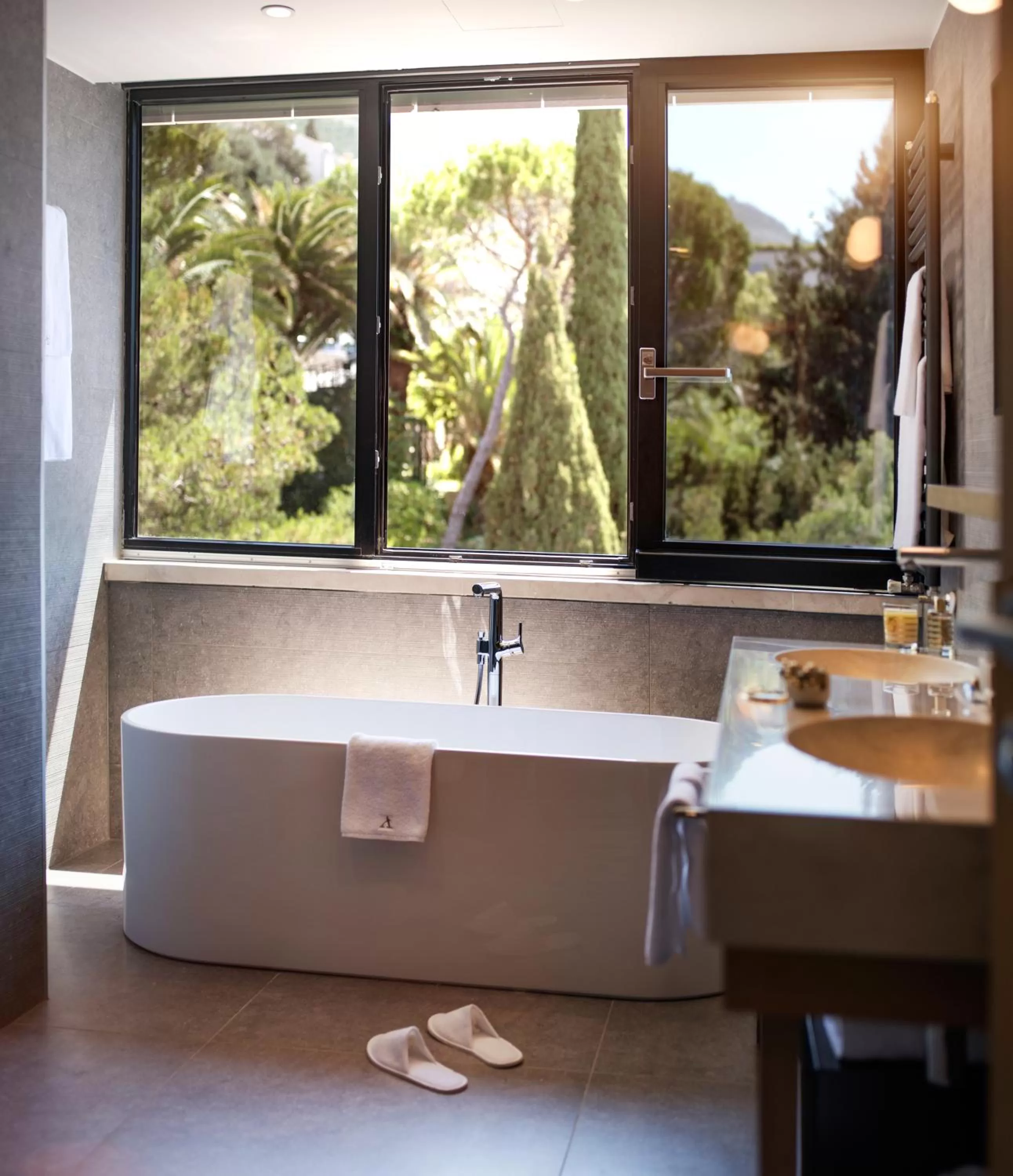 Executive Suite with Balcony and Sea View in Hotel Excelsior