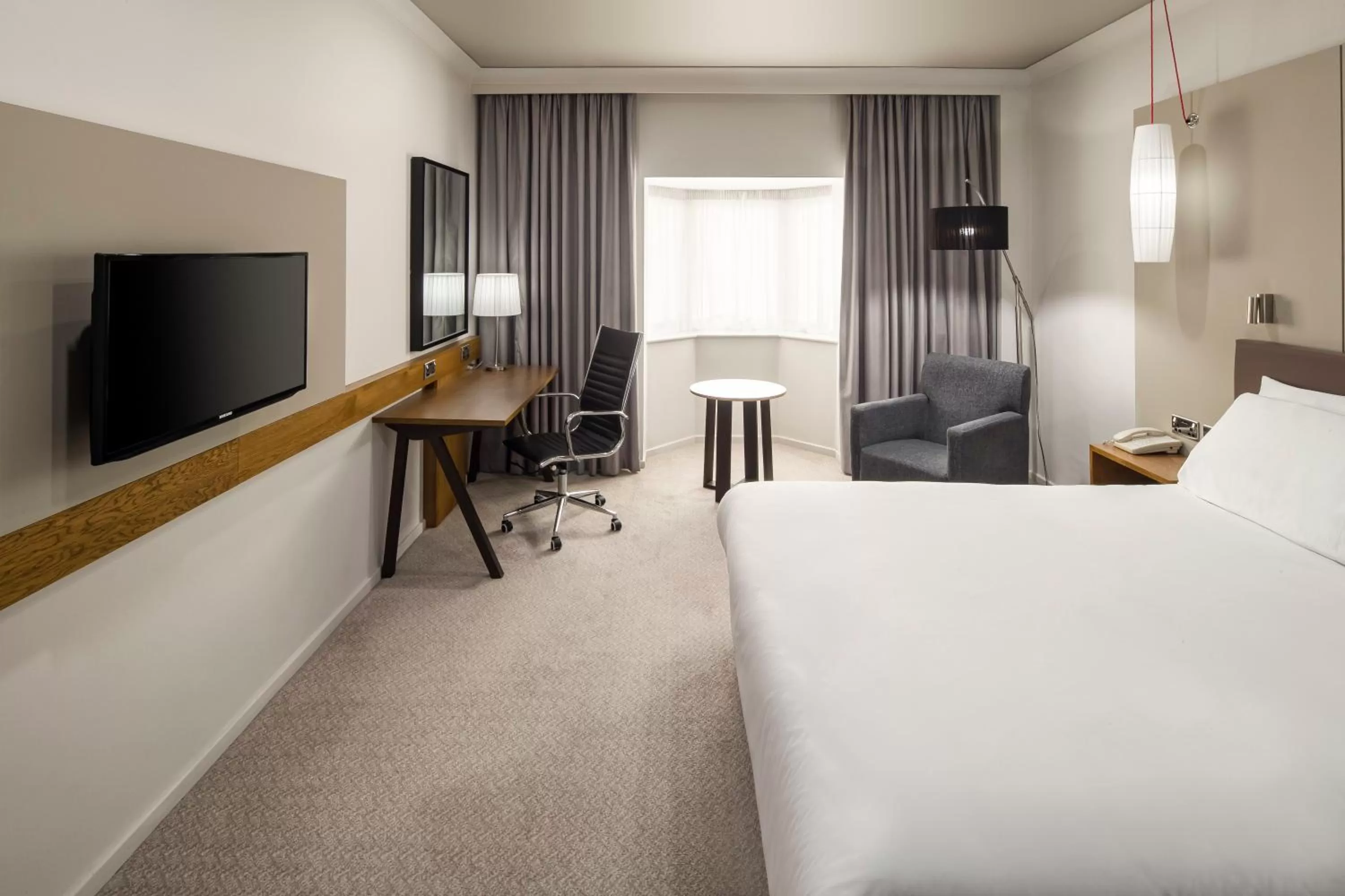 Premium Queen Room - Lounge Access in Crowne Plaza Solihull by IHG