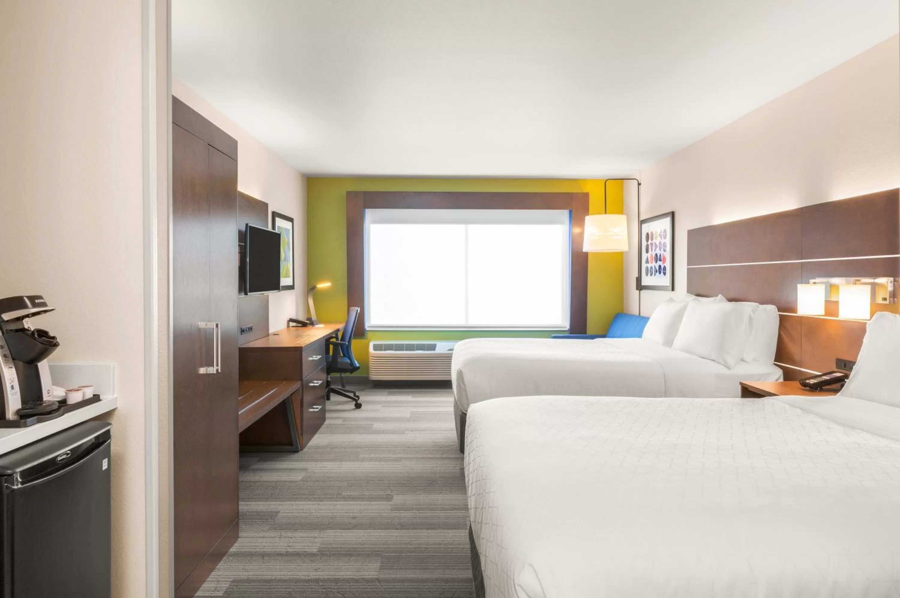 Queen Suite with Two Queen Beds and Single Sofa Bed - Communications Accessible in Holiday Inn Express & Suites - Union Gap - Yakima Area by IHG